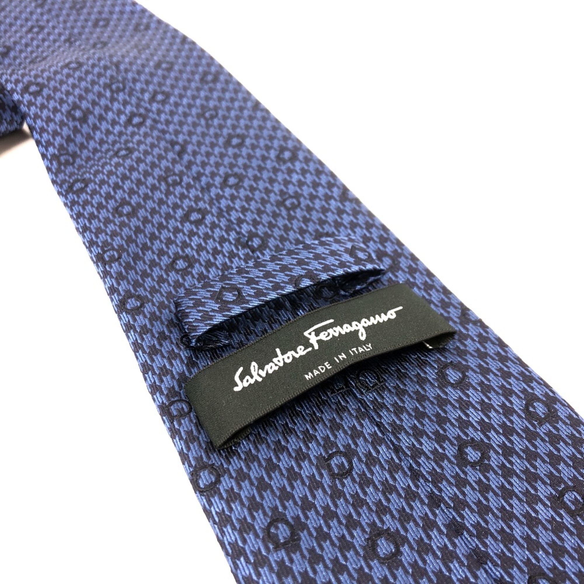 Salvatore Ferragamo Overall handle Business Necktie Necktie Navy