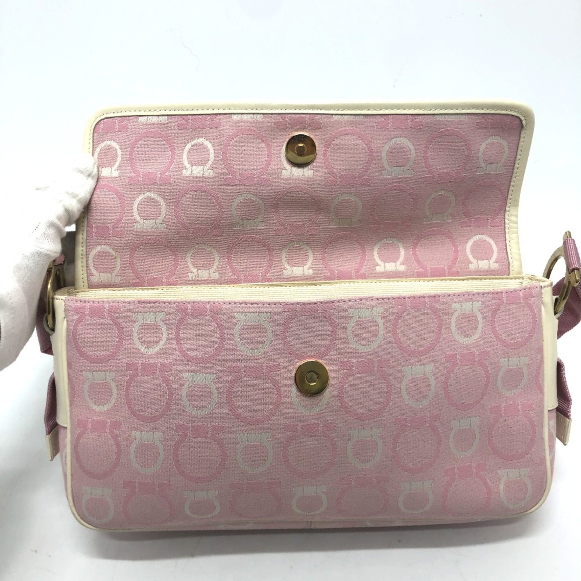 Salvatore Ferragamo Gancini Bag Shoulder Bag pink GoldHardware