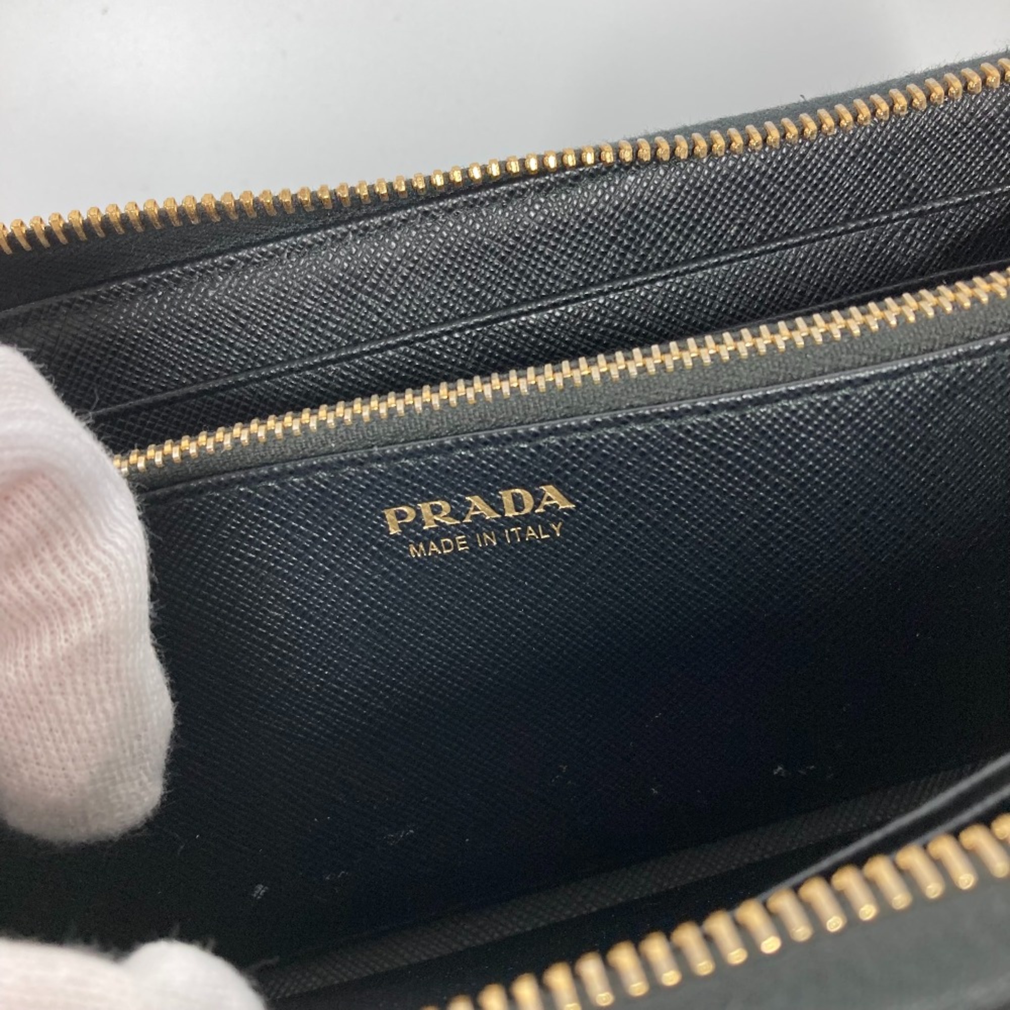 PRADA logo Long wallet Long Wallet Black Gold