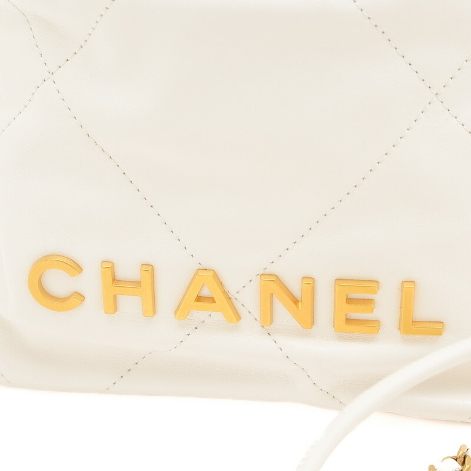 Chanel 22 Chain Shoulder Bag Shiny Calfskin White AS3980