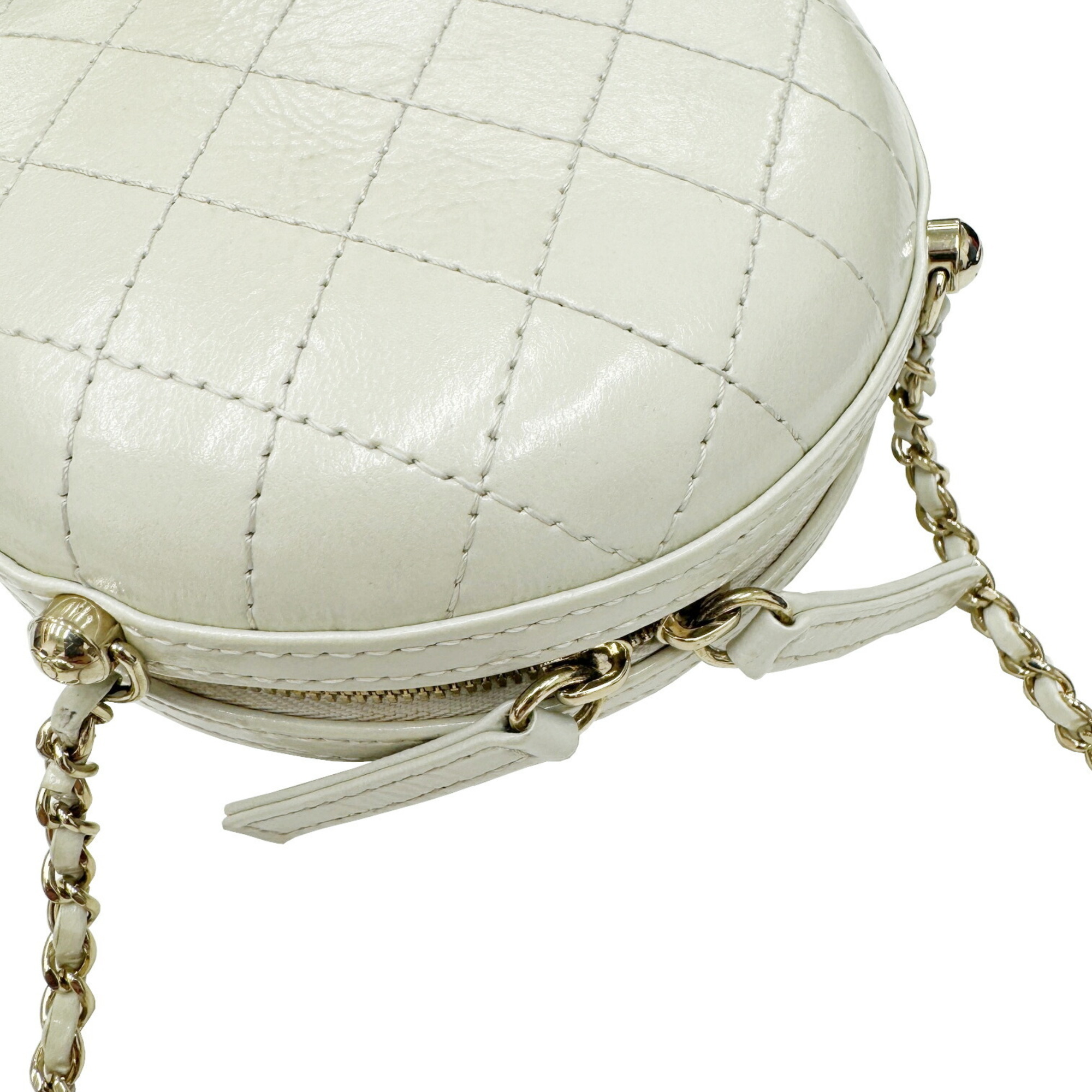 CHANEL Chanel Matelasse Round Chain Shoulder Leather 2 Ivory Women's