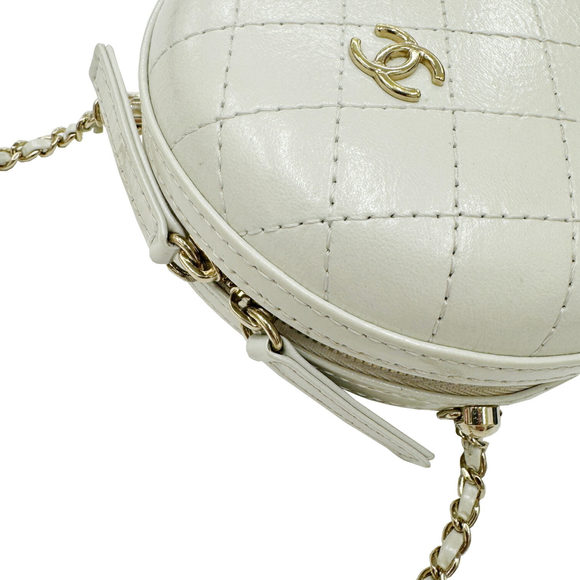 CHANEL Chanel Matelasse Round Chain Shoulder Leather 2 Ivory Women's