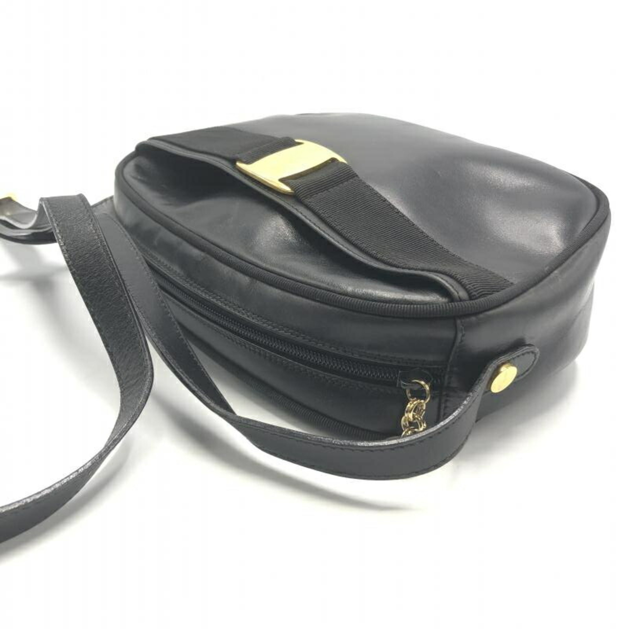 Salvatore Ferragamo Leather Shoulder Bag BA214183 Black