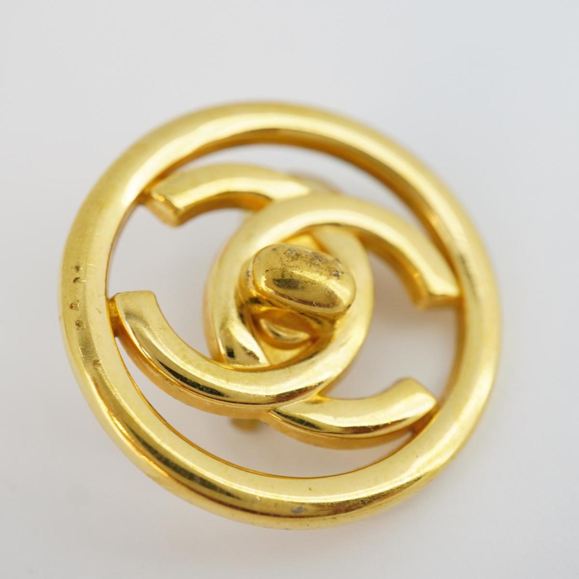 Chanel Earrings Turnlock Circle GP Plated Gold 97P Women's