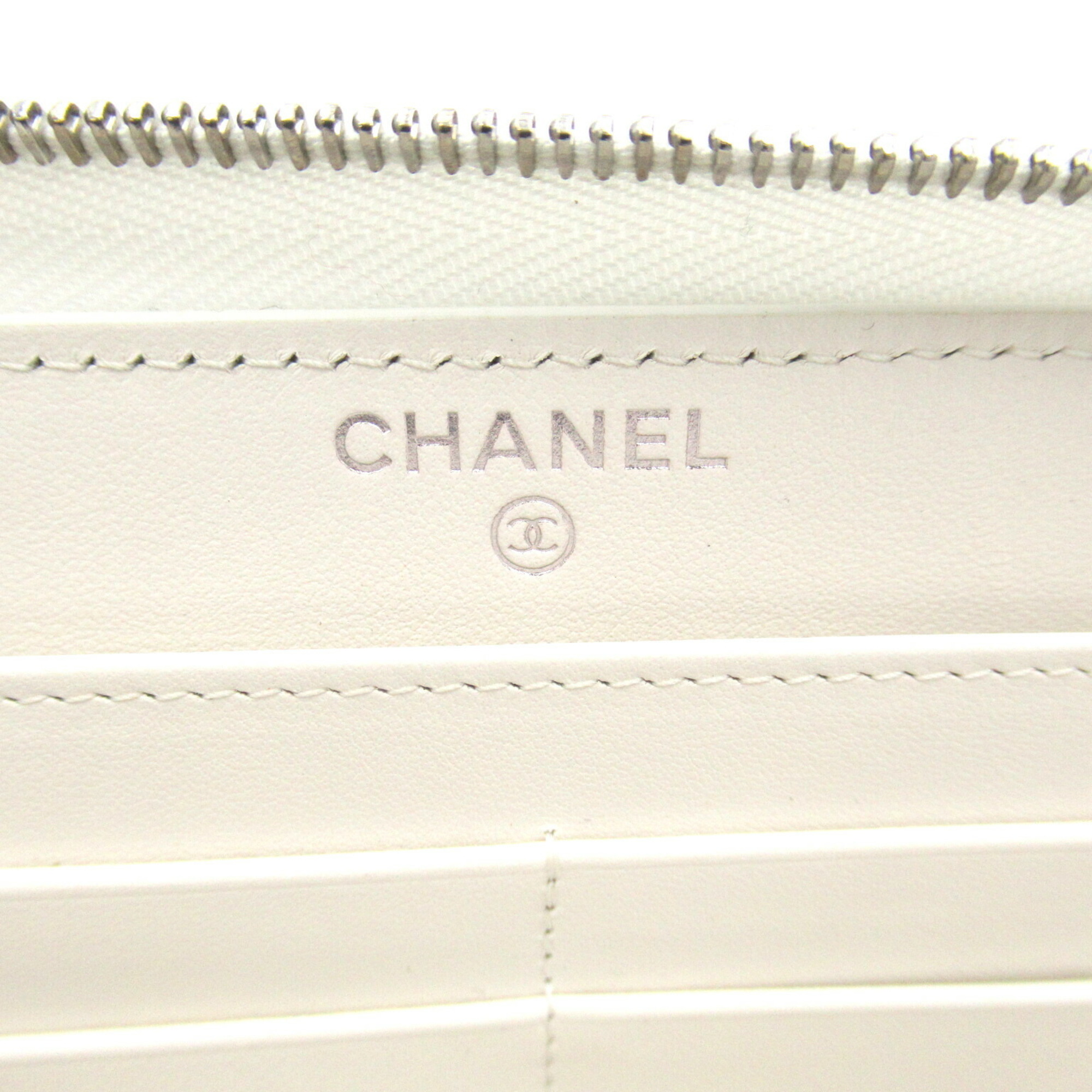 CHANEL Matelasse Round Long Wallet Caviar Skin (Grained Calf) Men's Women's White