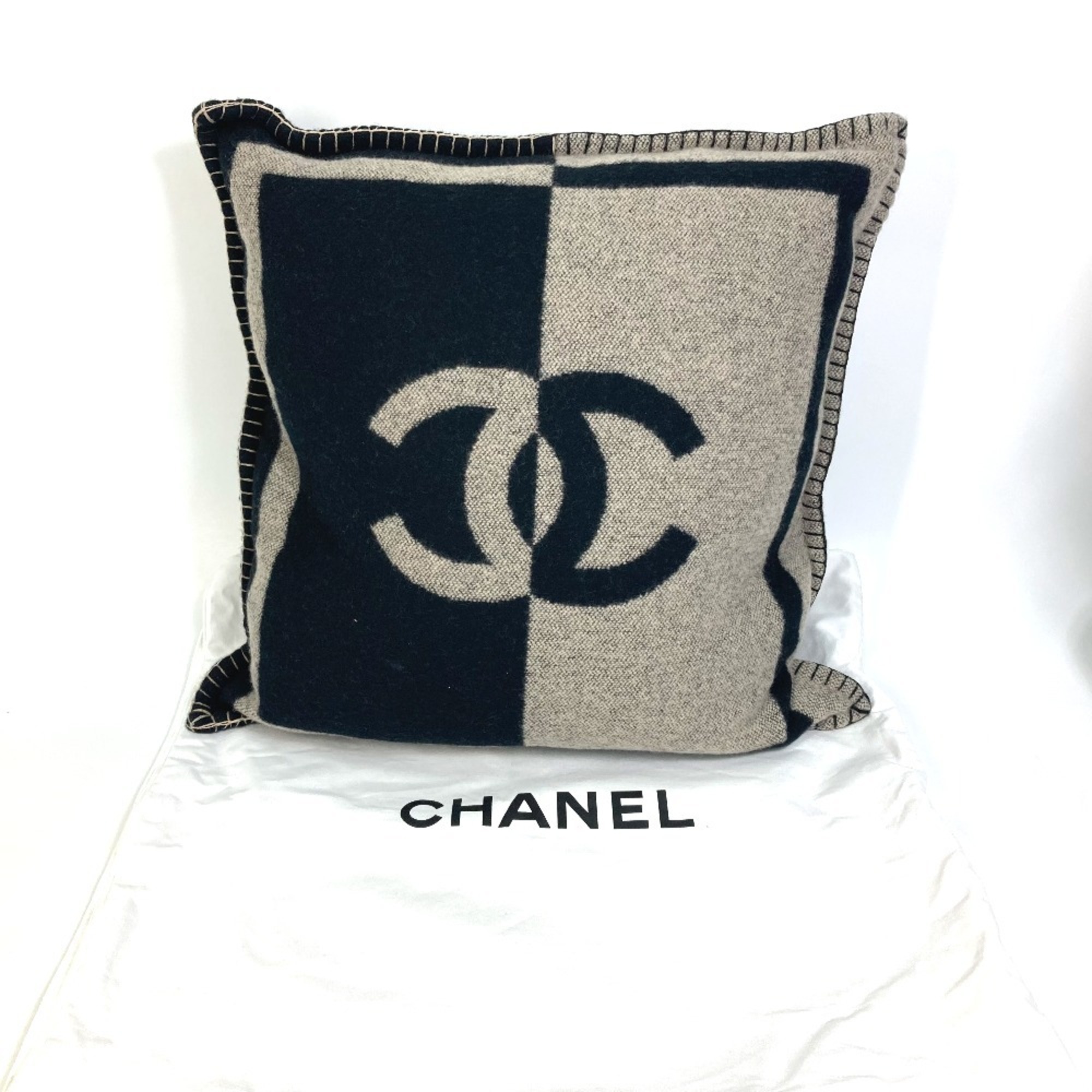 CHANEL AA8505 2022-2023 AW Coco Mark CC Pillow Cushion Wool Cashmere Men's Women's Black x Gray