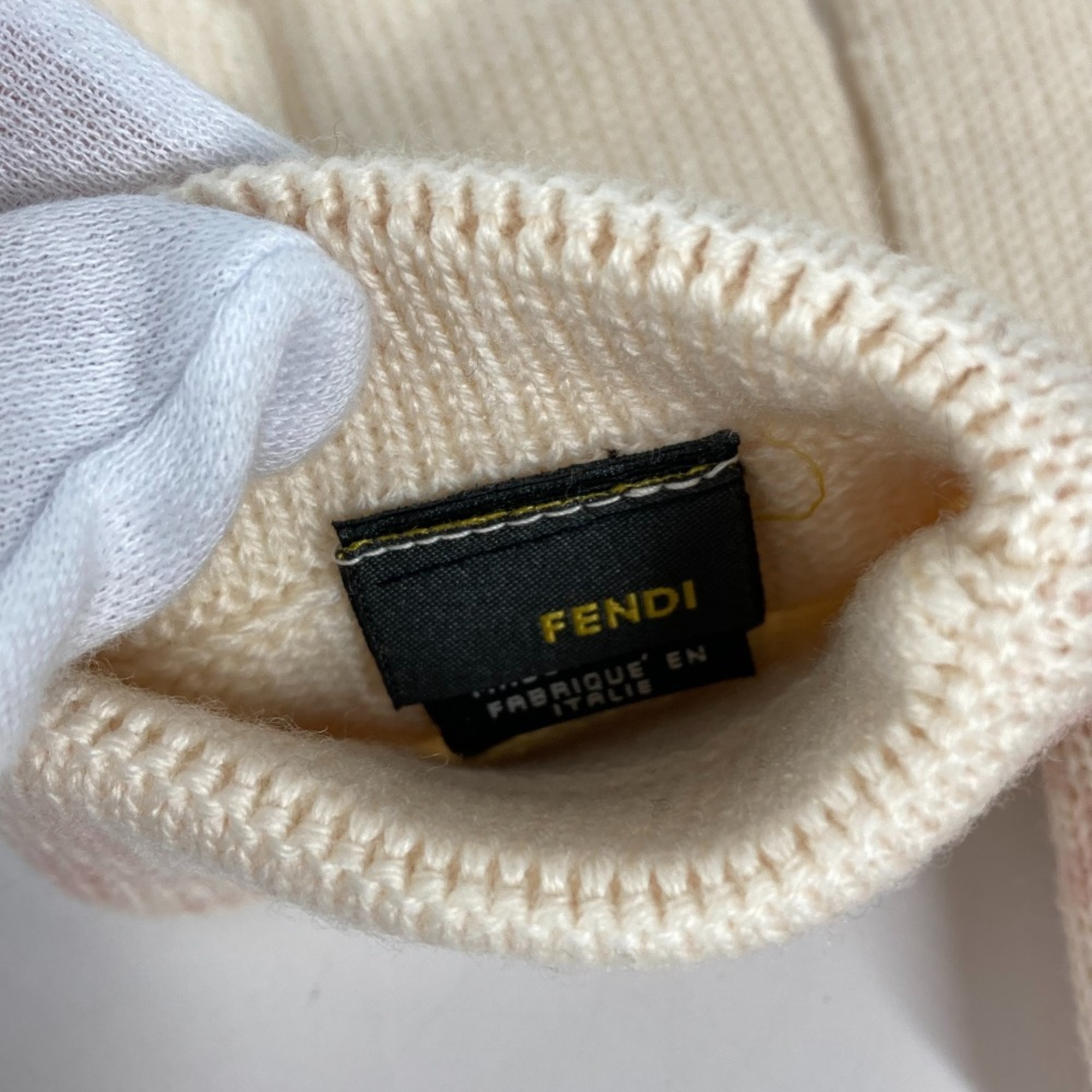 FENDI ZUCCA Wool Gloves for Women Pink