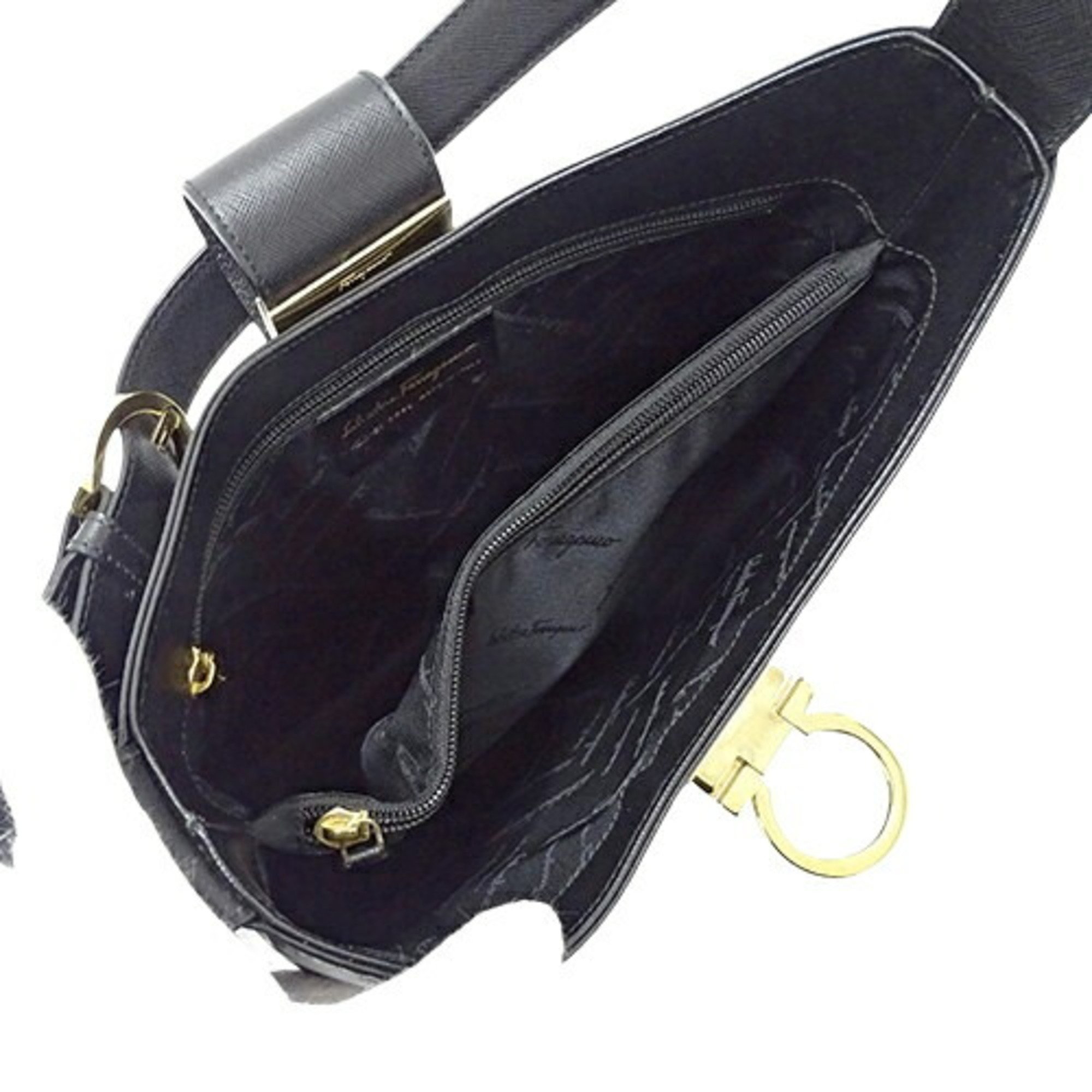 Salvatore Ferragamo Ferragamo Women's Shoulder Bag Gancini Leather Black