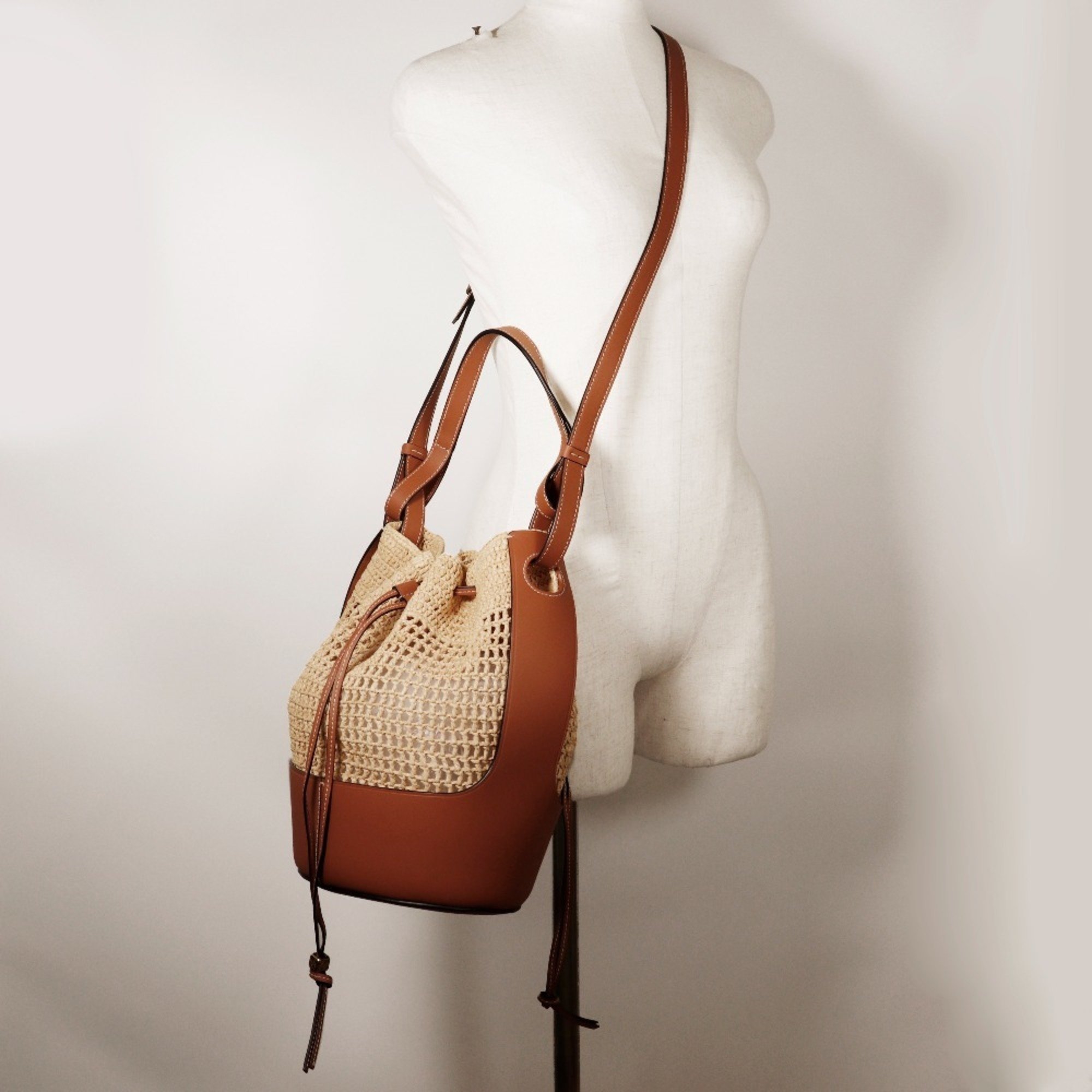 LOEWE Balloon Medium Bag Shoulder Raffia x Leather Natural Tan Brown 2way A5 Women's