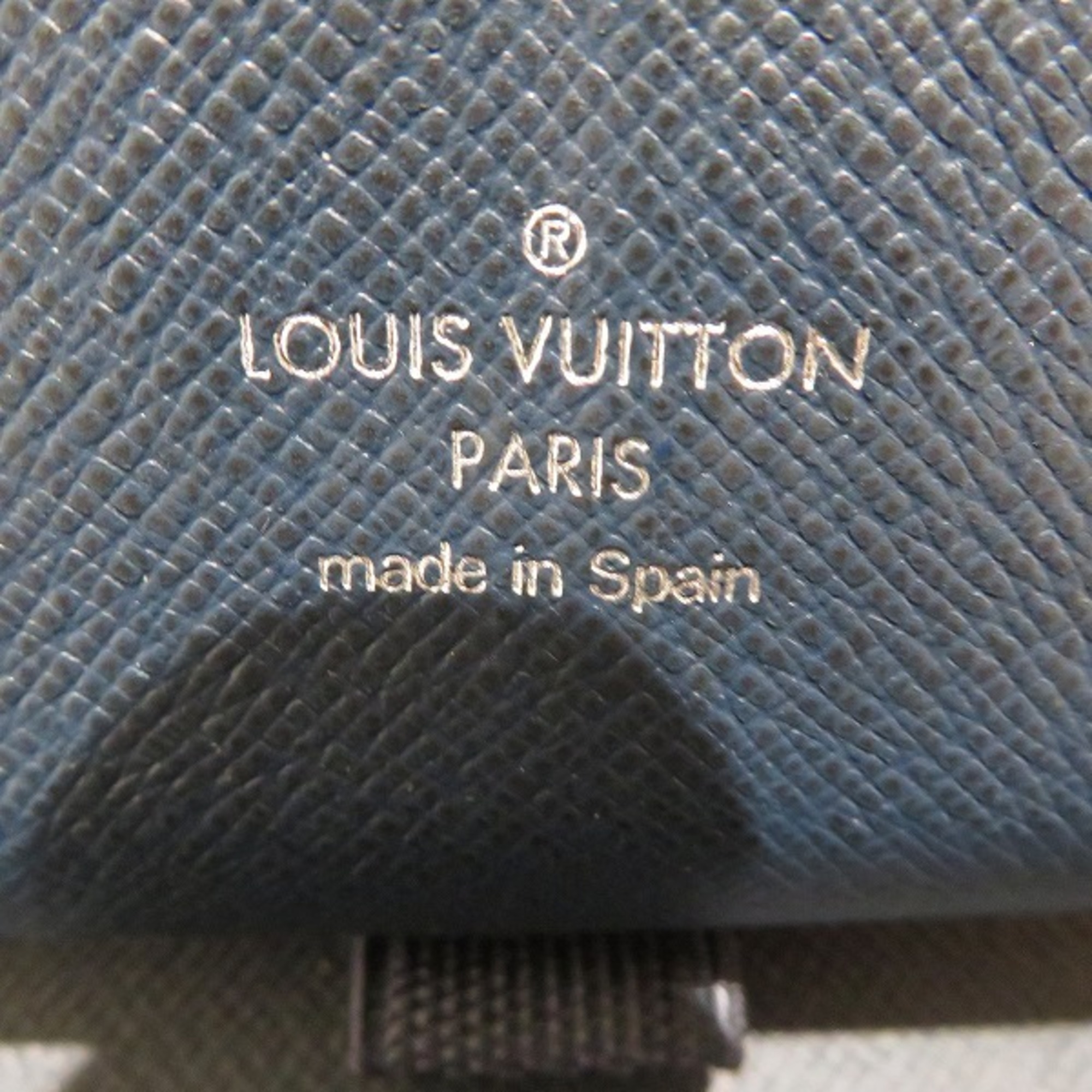 Louis Vuitton Taiga Zippy Organizer M30515 Long Wallet for Men