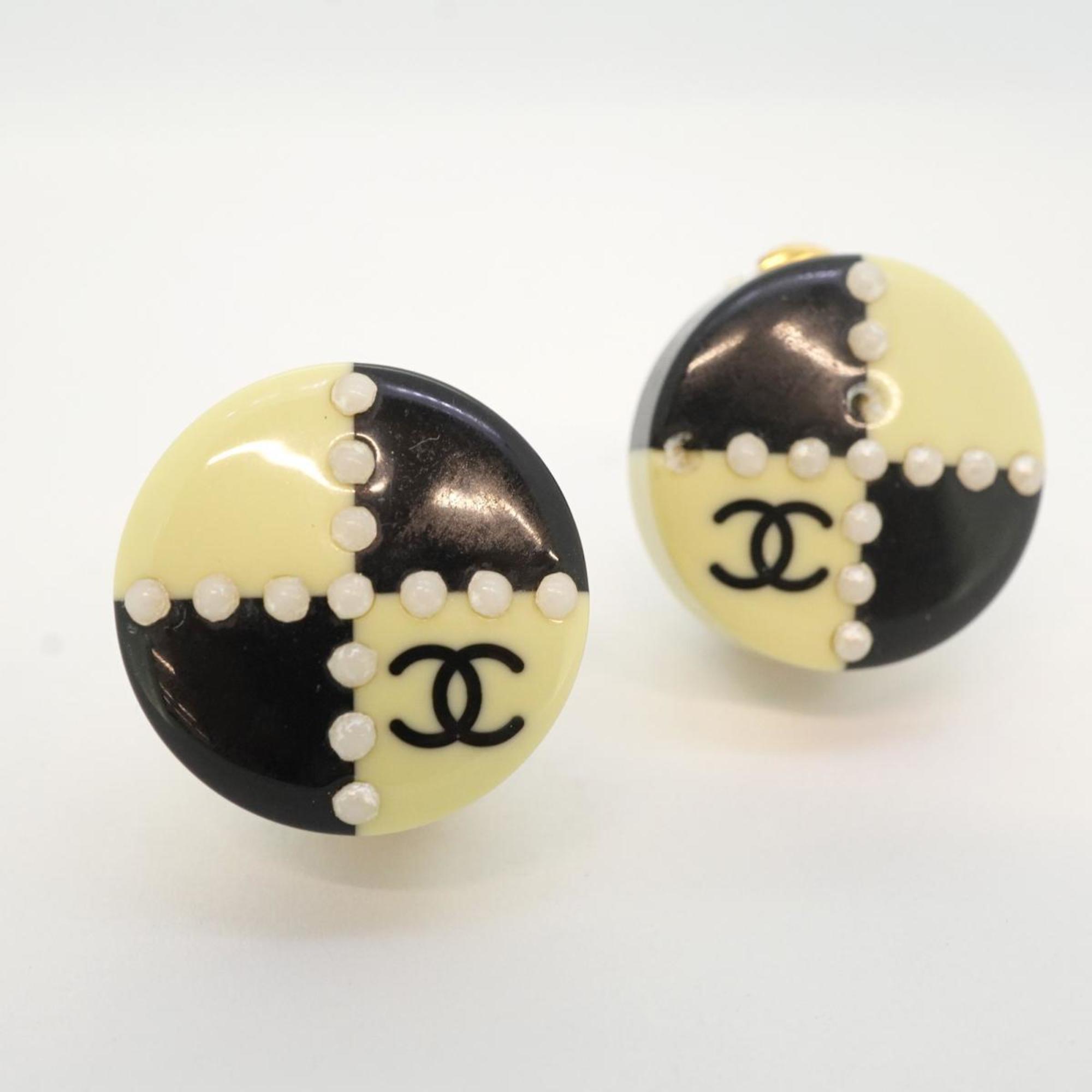 Chanel Earrings Coco Mark Circle Fake Pearl Plastic GP Plated Gold White Black 02A Women's