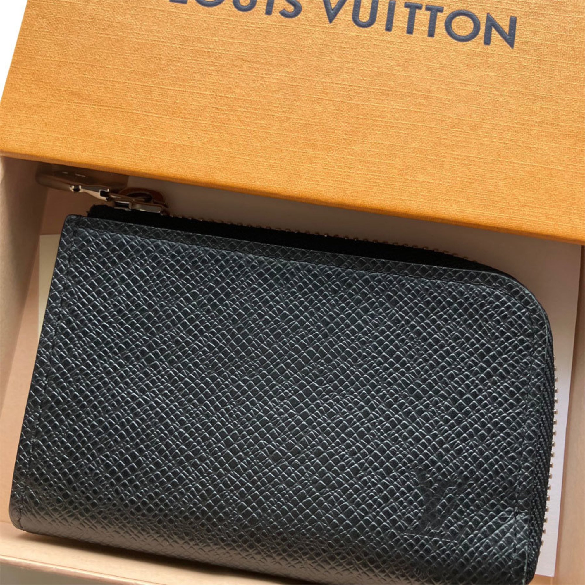 Louis Vuitton LOUIS VUITTON Wallet/Coin Case Taiga Portemonnay Jour Black Silver Men's M63375 s0100a