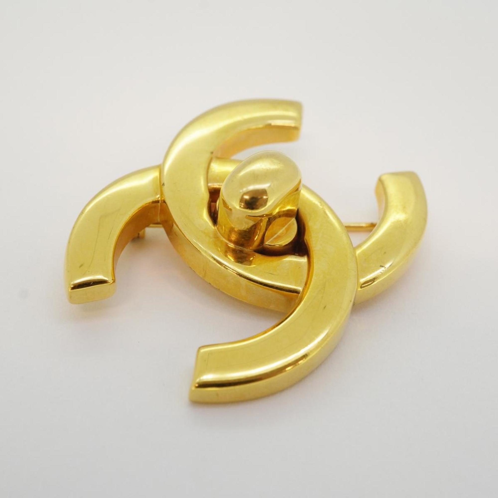 Chanel Brooch Turn Lock GP Plated Gold 96P Women's