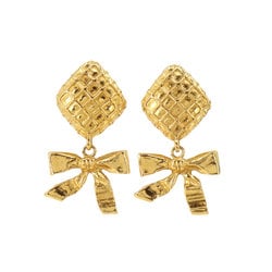 CHANEL Matelasse Ribbon Swing Earrings Gold