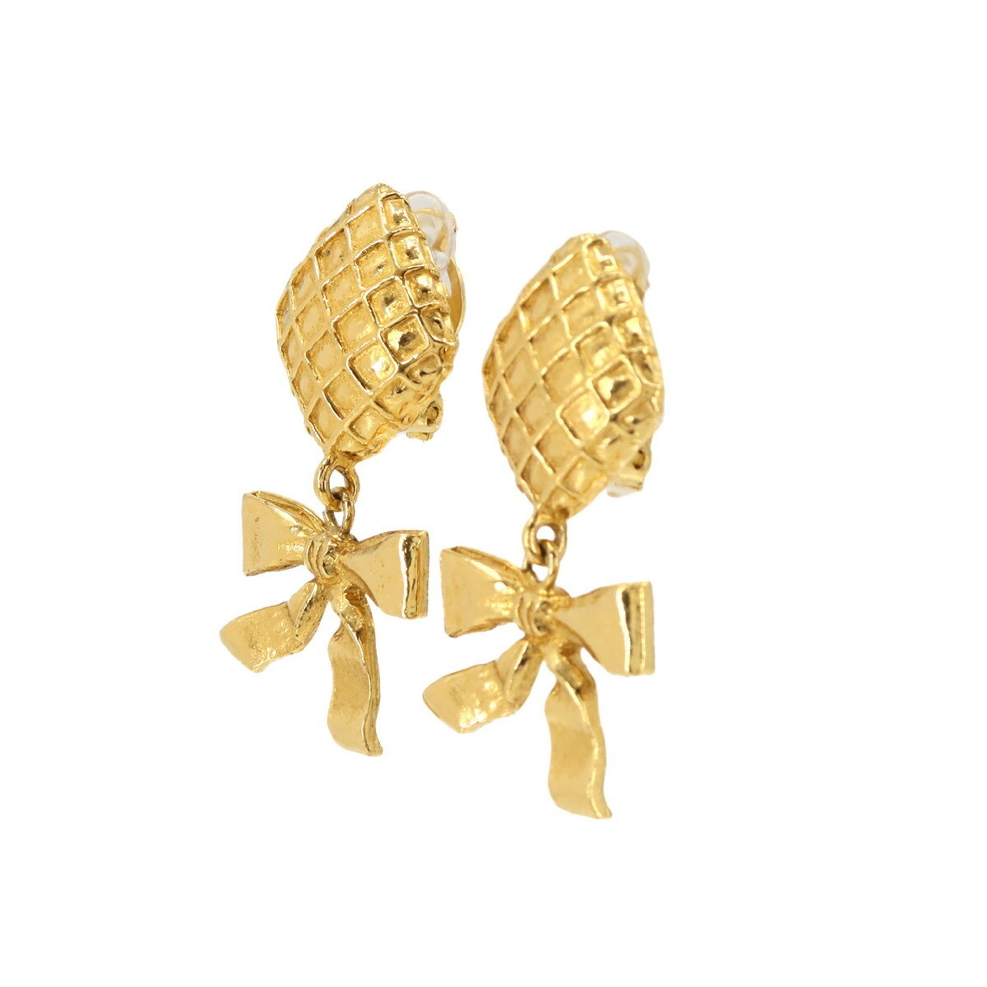 CHANEL Matelasse Ribbon Swing Earrings Gold