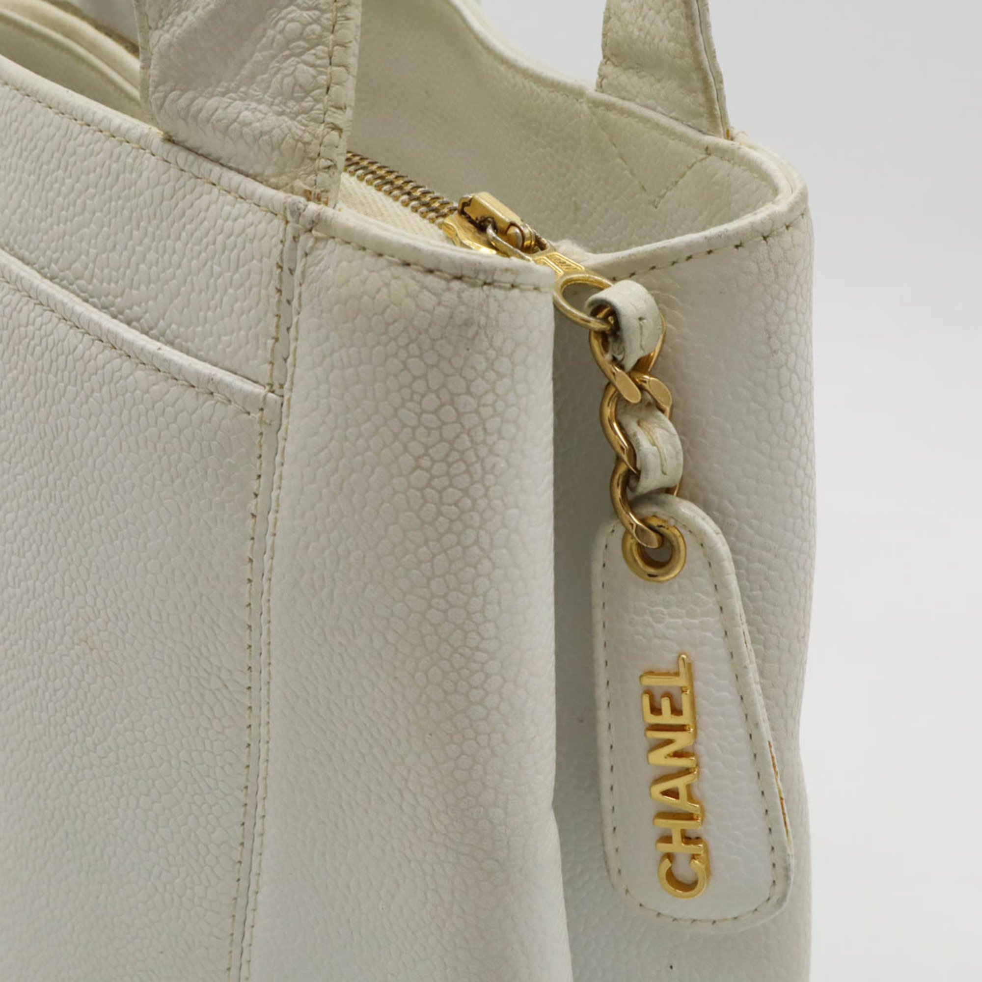 CHANEL Tote bag Shoulder Caviar skin Leather Off-white White