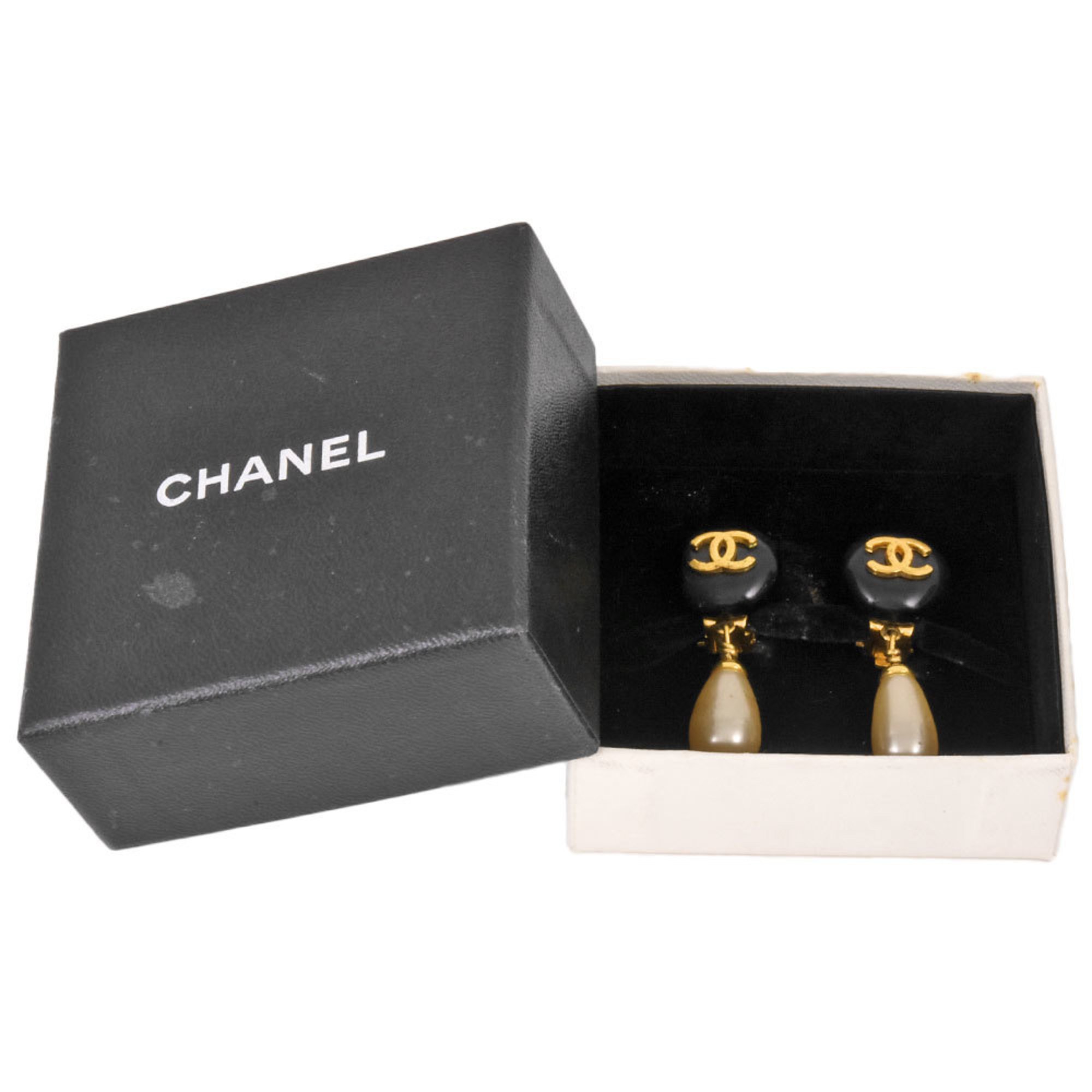 CHANEL Coco Mark Swing Earrings Fake Pearl GP 93A Black Gold Women's