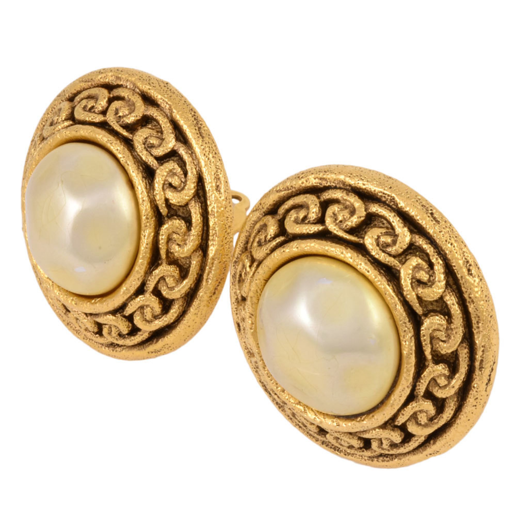 CHANEL Faux Pearl Earrings Circle 2529 GP Ladies