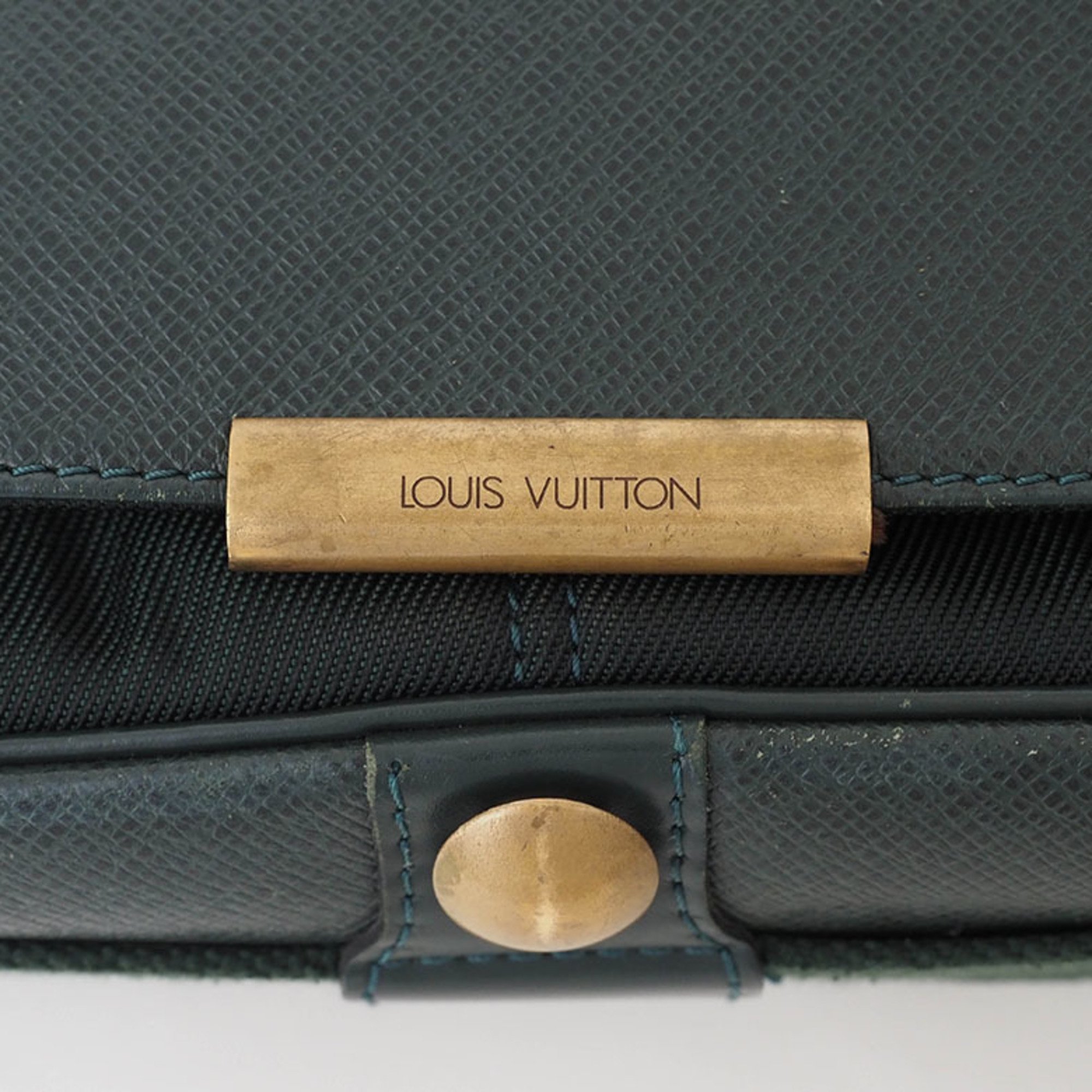 Louis Vuitton Victor Shoulder Bag Episea M30144 Men's Taiga Leather Green LOUIS VUITTON