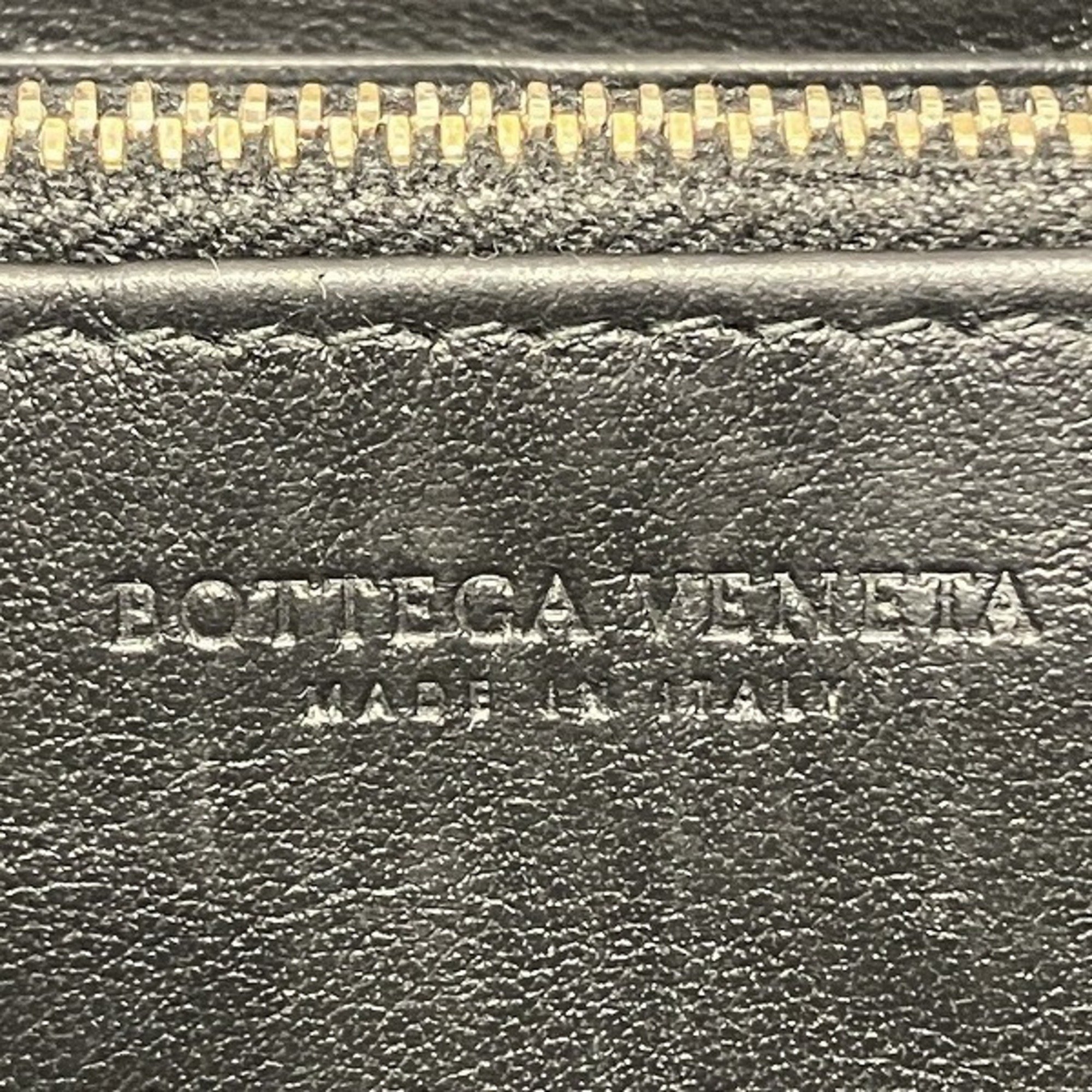 Bottega Veneta Maxi Intrecciato Round Long Wallet for Men and Women