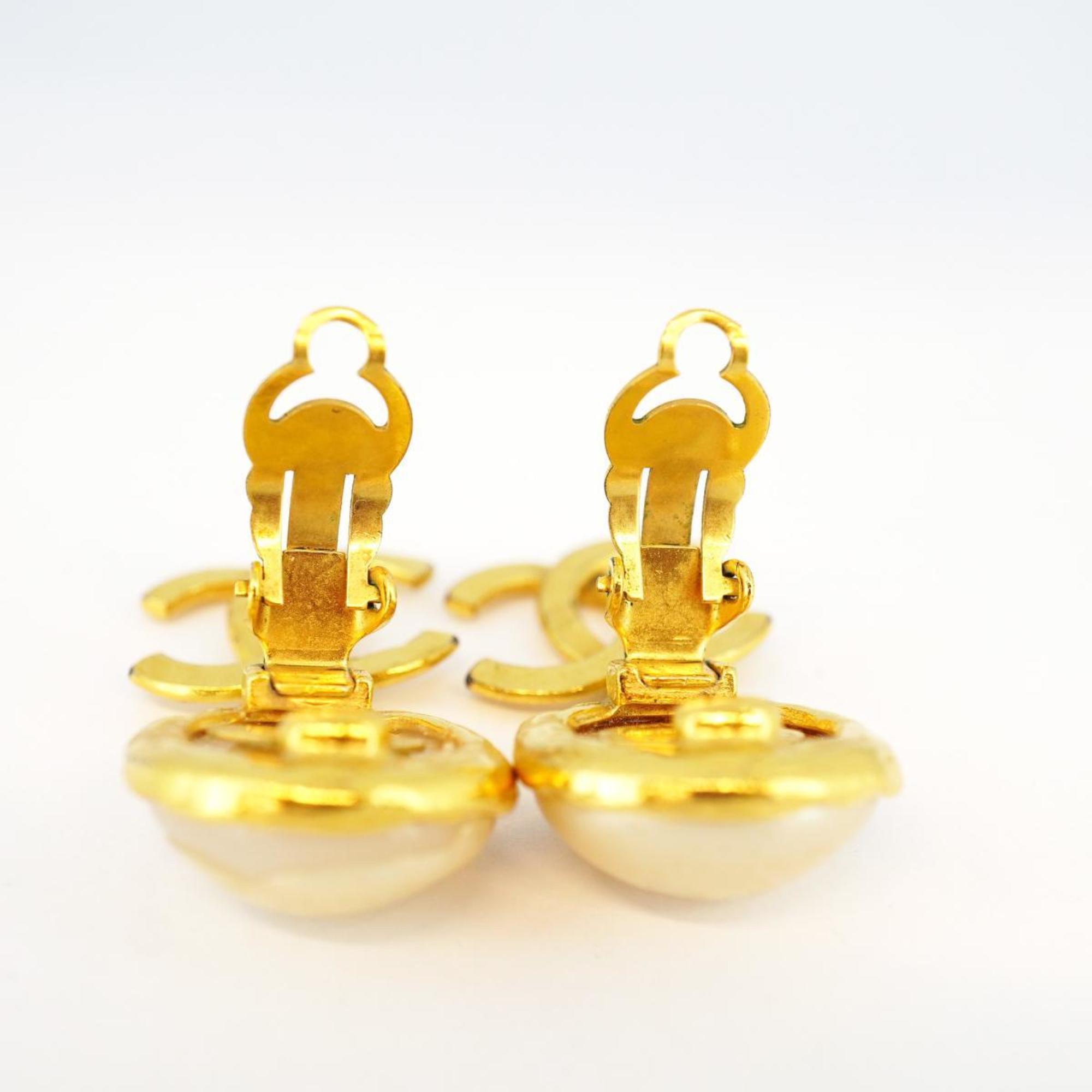 Chanel Earrings Coco Mark Circle Fake Pearl GP Plated Gold 95P Women's