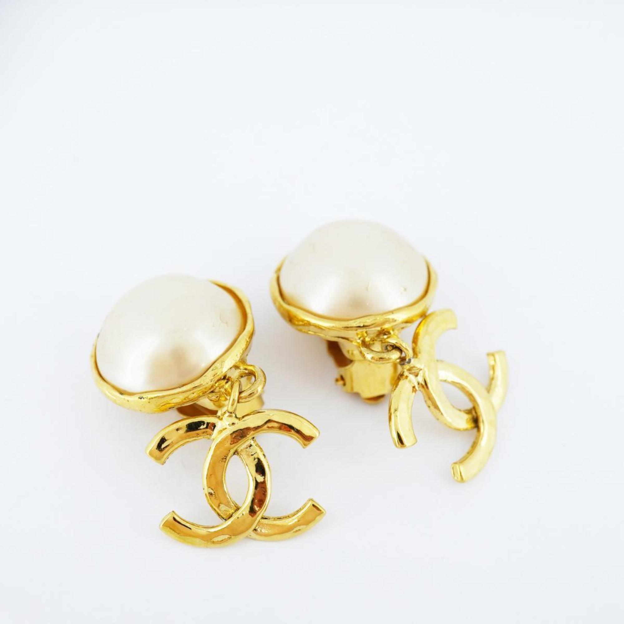 Chanel Earrings Coco Mark Circle Fake Pearl GP Plated Gold 93A Women's