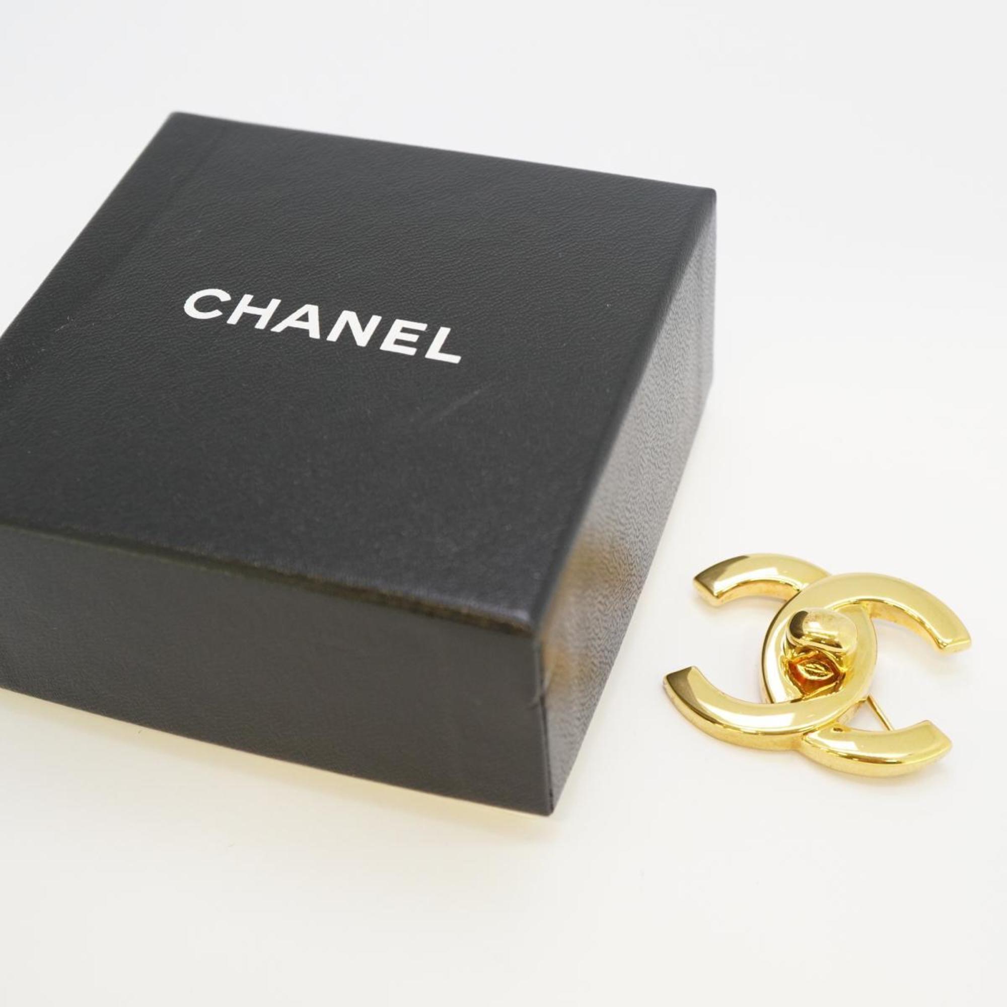 Chanel Brooch Turn Lock GP Plated Gold 96P Women's