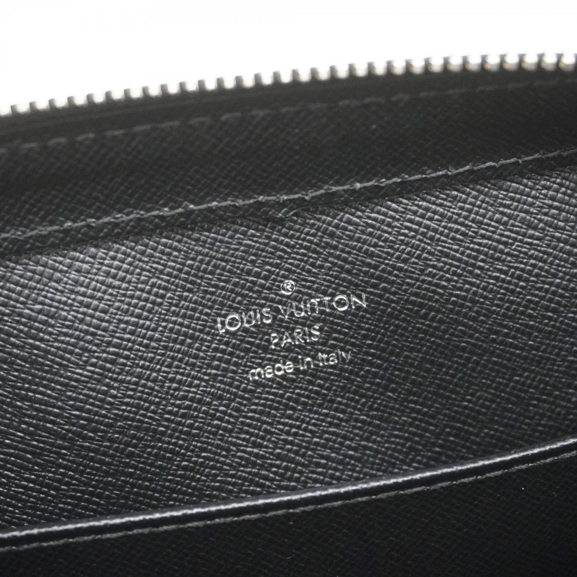 Louis Vuitton Clutch Bag Taiga Baikal M30182 Noir Men's