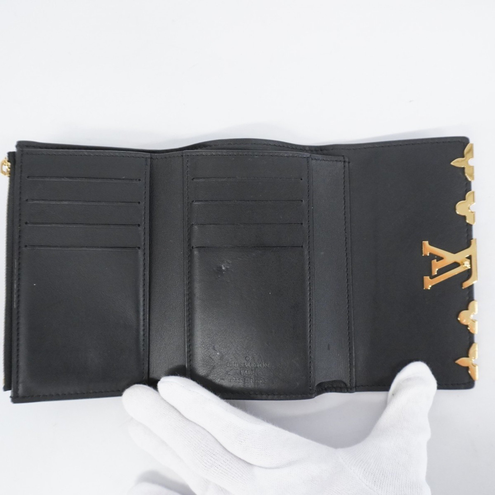 Louis Vuitton Tri-fold Wallet Taurillon Portefeuille Capucines Compact M82764 Noir Ladies