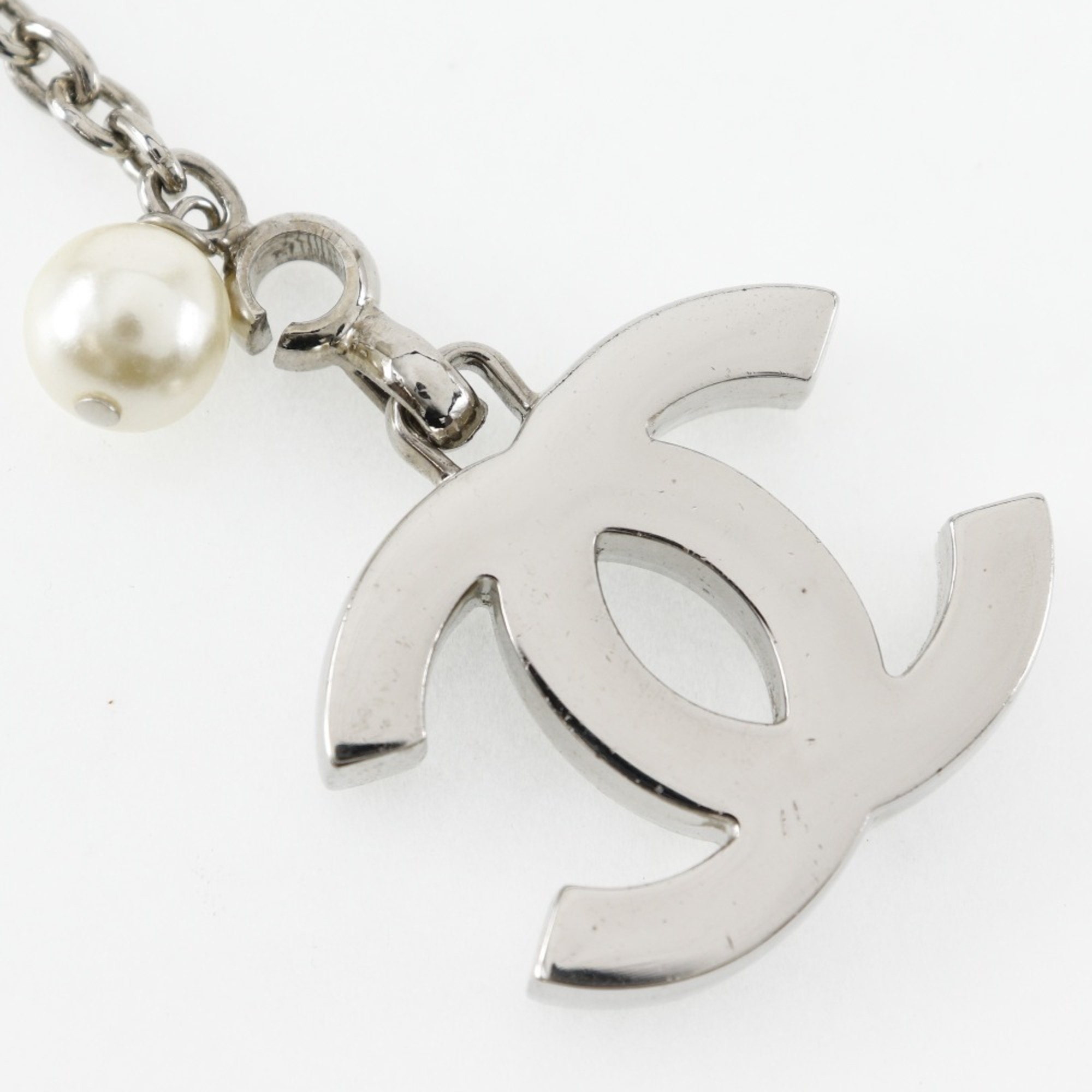 Chanel CHANEL Coco Mark Keychain Charm A17950 x Fake Pearl 2002 Silver 02C COCO Women's