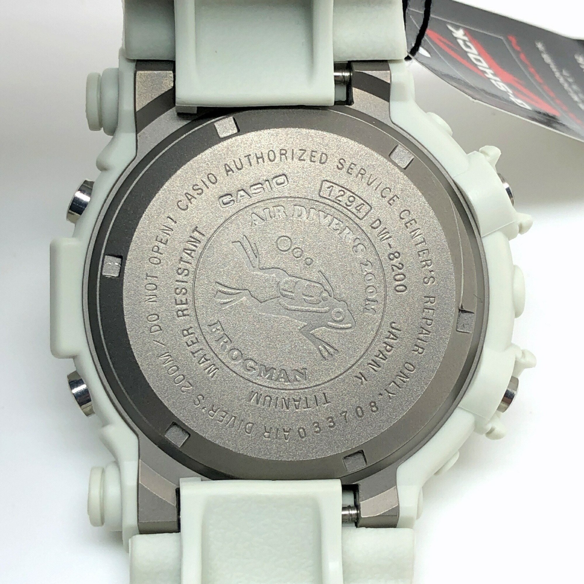 G-SHOCK CASIO Watch DW-8200LG-8 FROGMAN Men in White Gray Frogman Frog Diving EL Released May 2000 Mikunigaoka Store