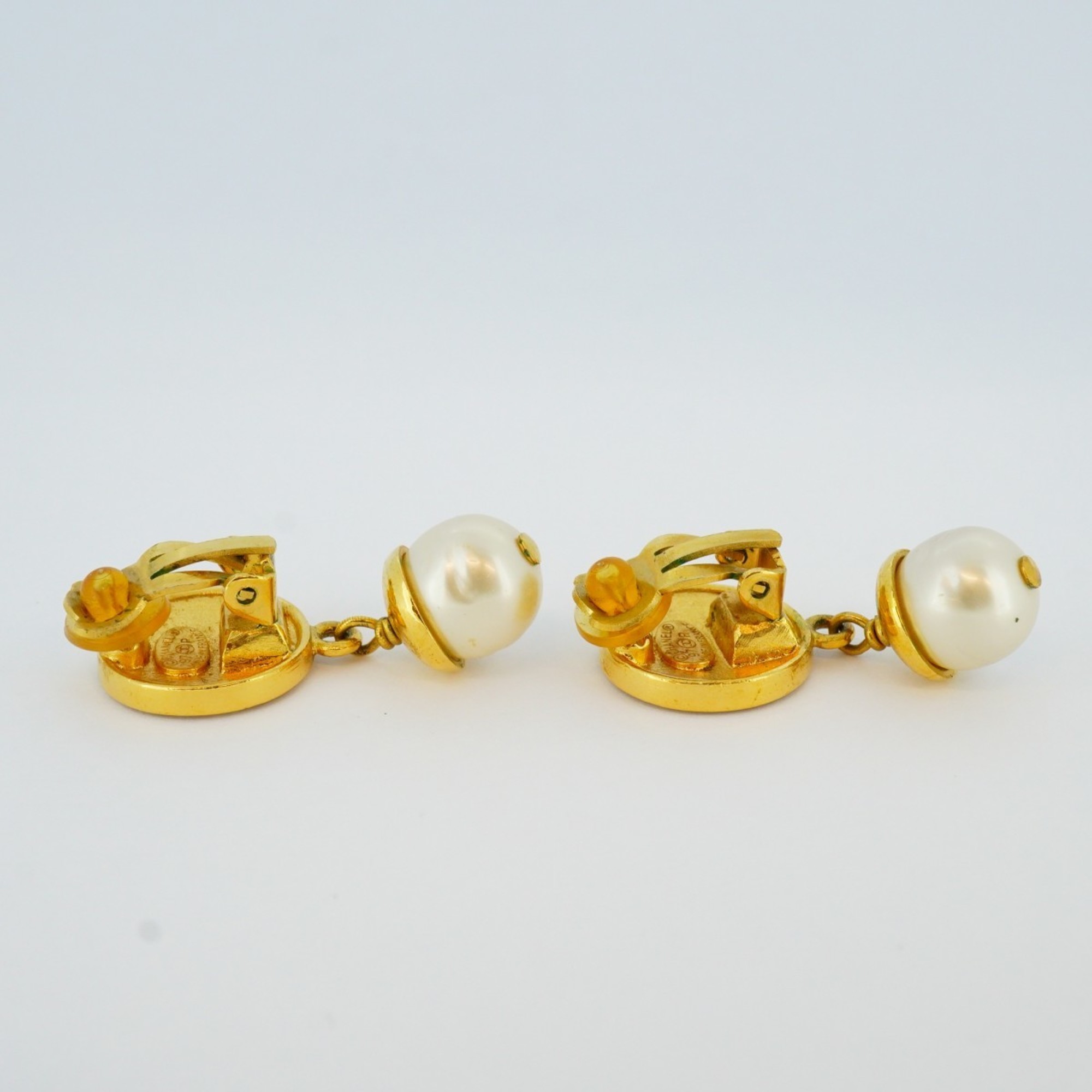 Chanel Earrings Coco Mark Circle Fake Pearl GP Plated Gold Ladies