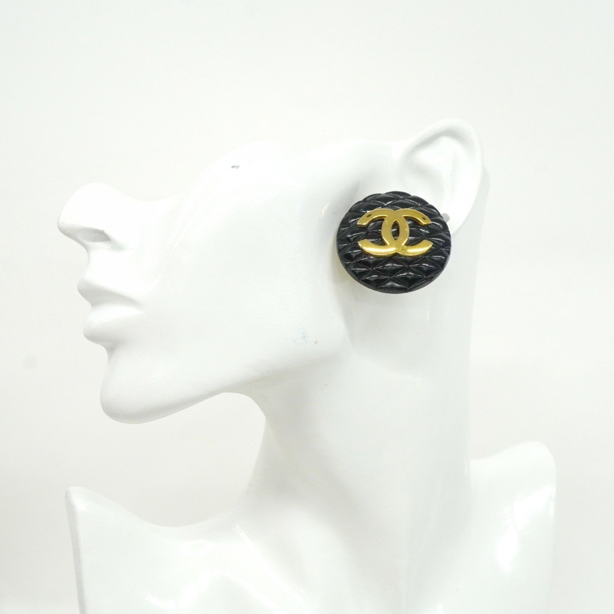 Chanel Earrings Coco Mark Matelasse Circle Plastic GP Plated Gold Black Ladies