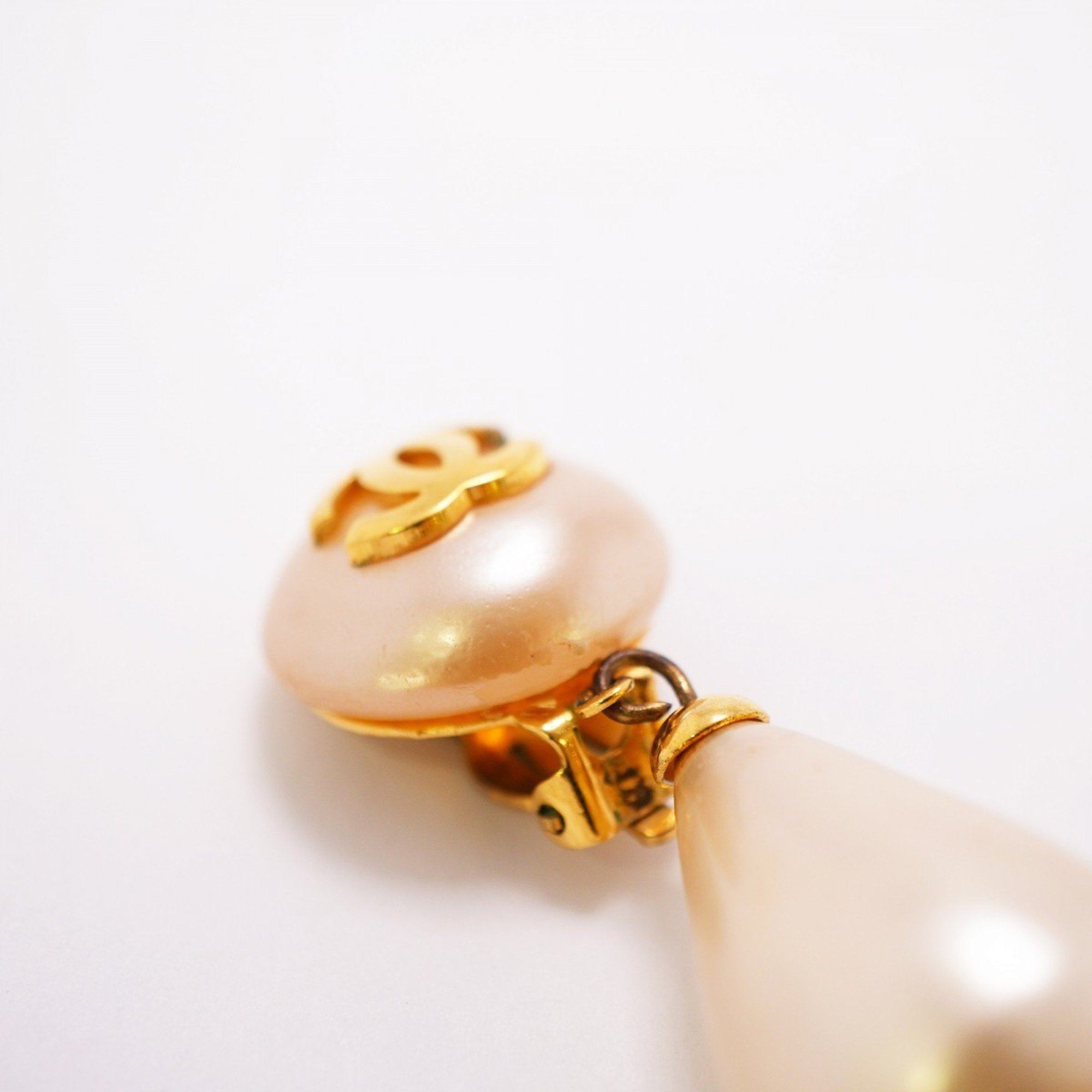 Chanel Earrings Coco Mark Circle Fake Pearl GP Plated Gold Ladies