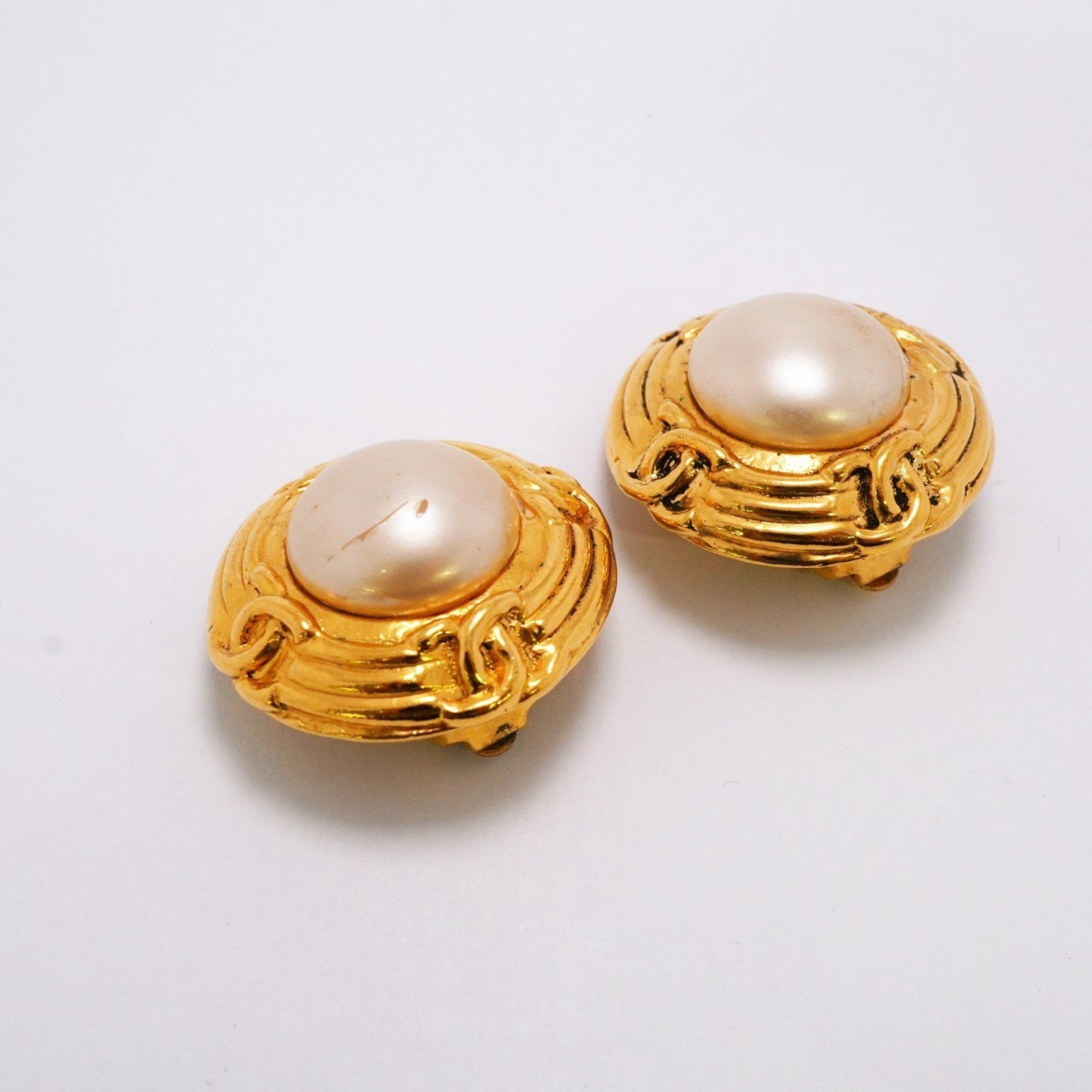 Chanel Earrings Coco Mark Circle Fake Pearl GP Plated Gold Ladies