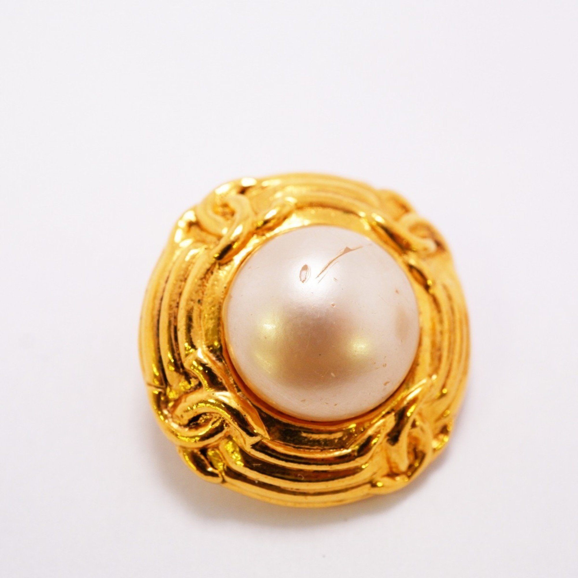 Chanel Earrings Coco Mark Circle Fake Pearl GP Plated Gold Ladies