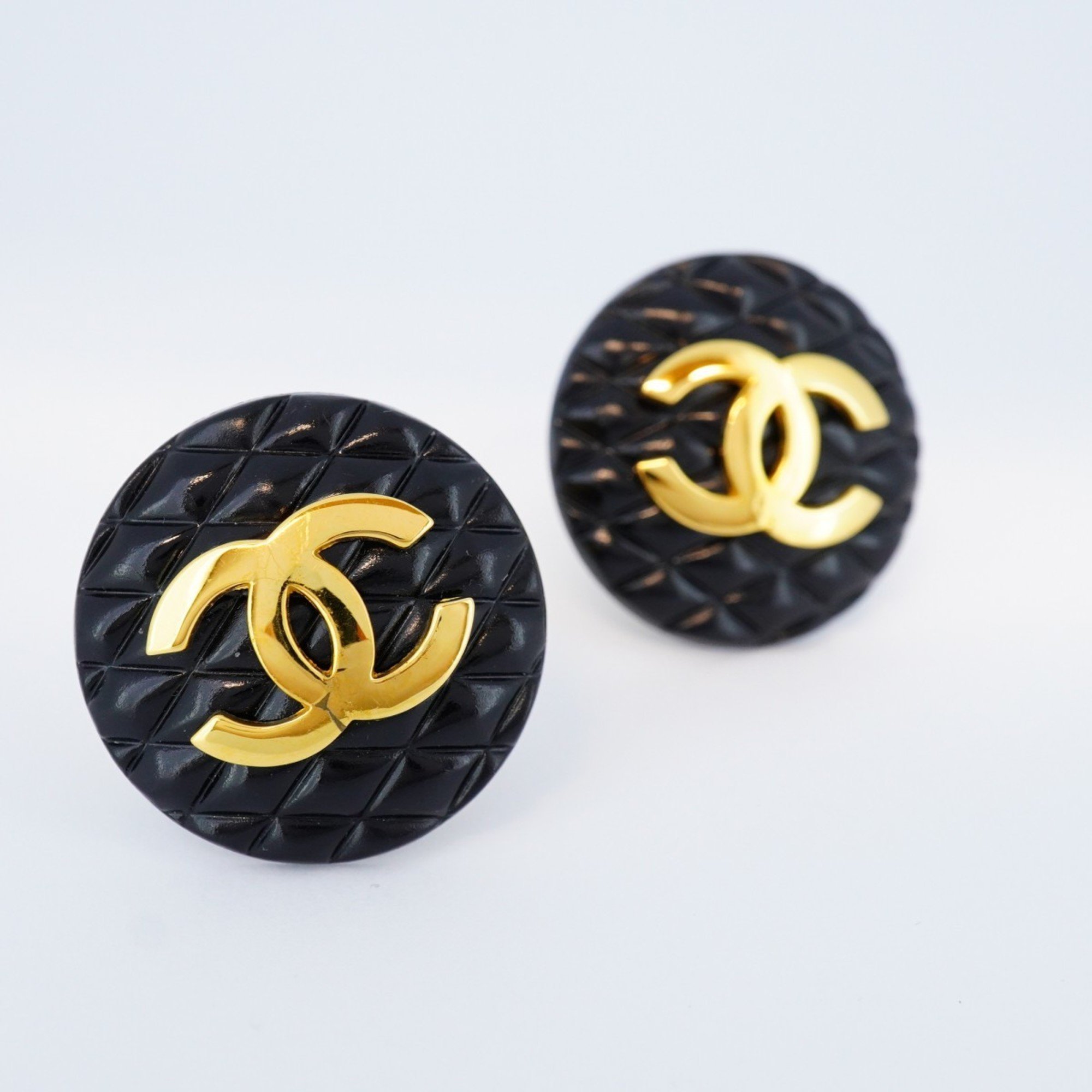 Chanel Earrings Coco Mark Matelasse Circle Plastic GP Plated Gold Black Ladies