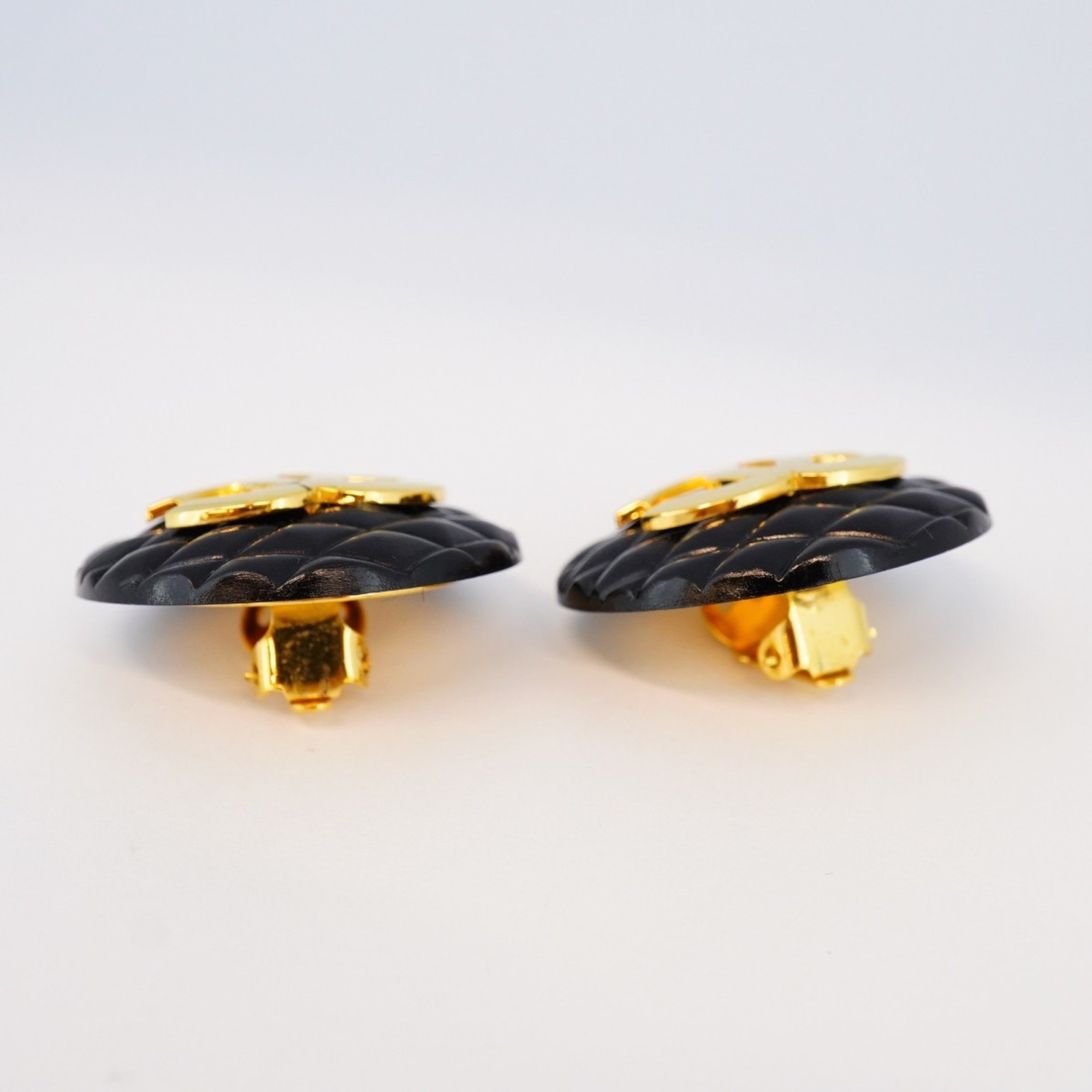 Chanel Earrings Coco Mark Matelasse Circle Plastic GP Plated Gold Black Ladies