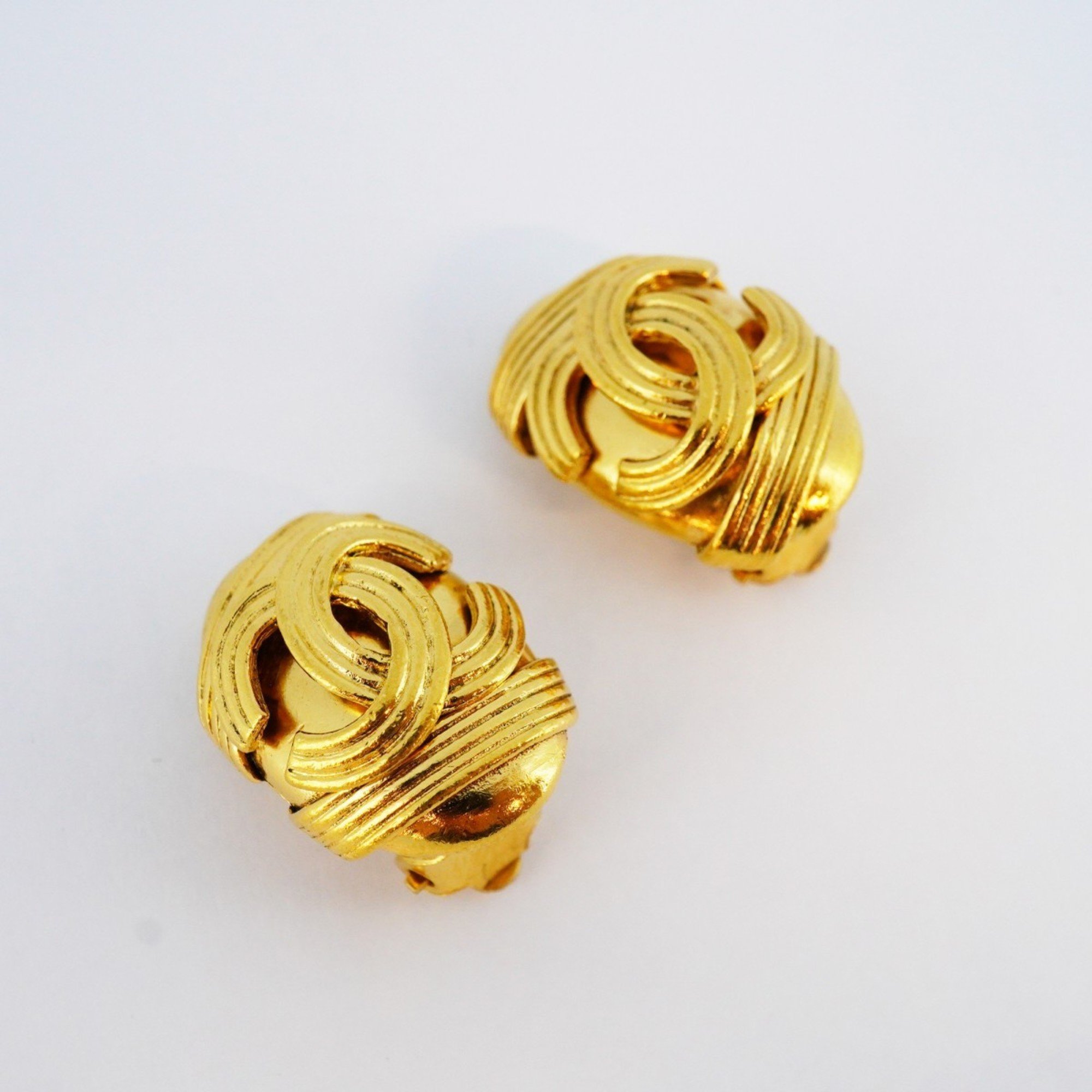 Chanel Earrings Coco Mark Oval GP Plated Gold Ladies