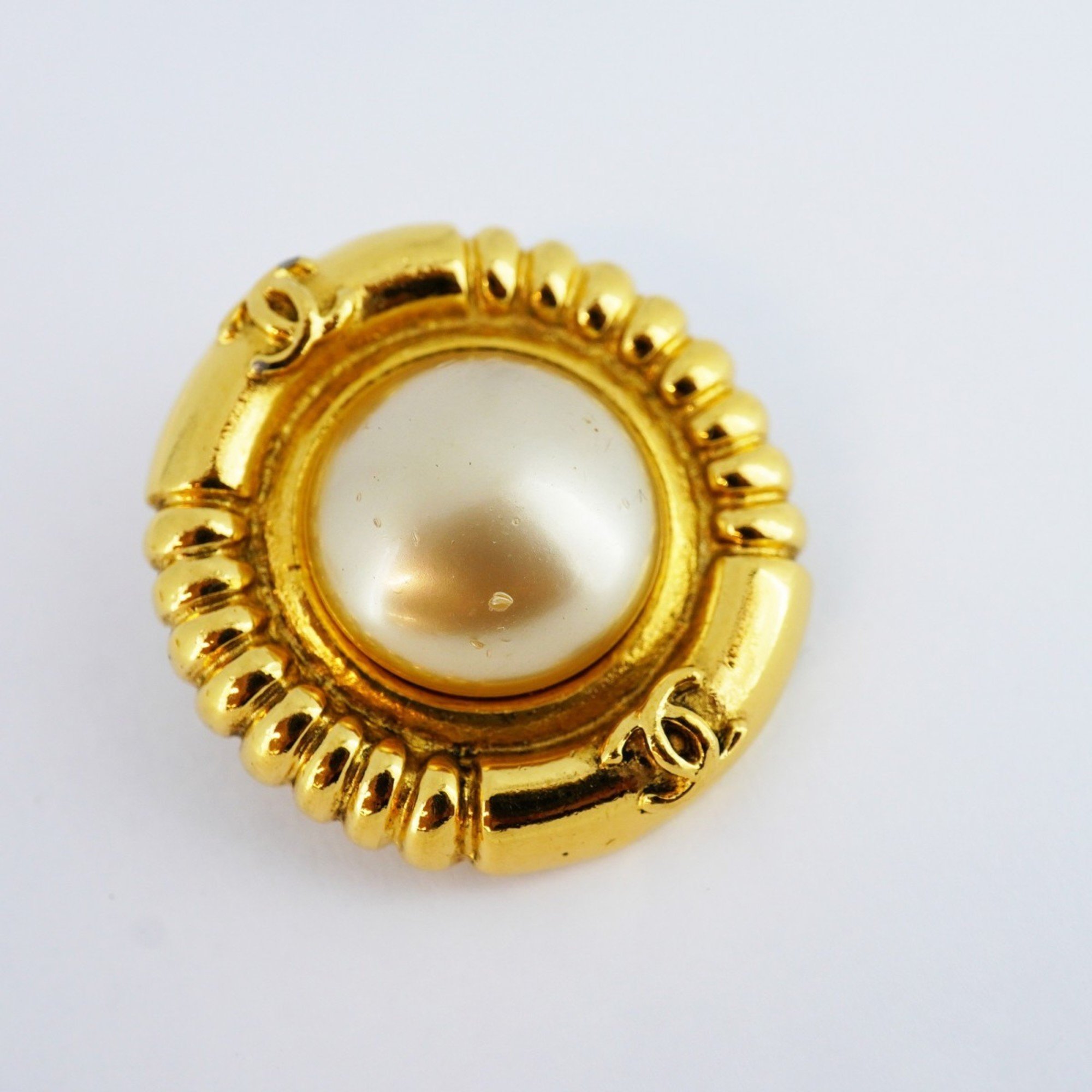 Chanel Earrings Coco Mark Circle Fake Pearl GP Plated Gold Ladies