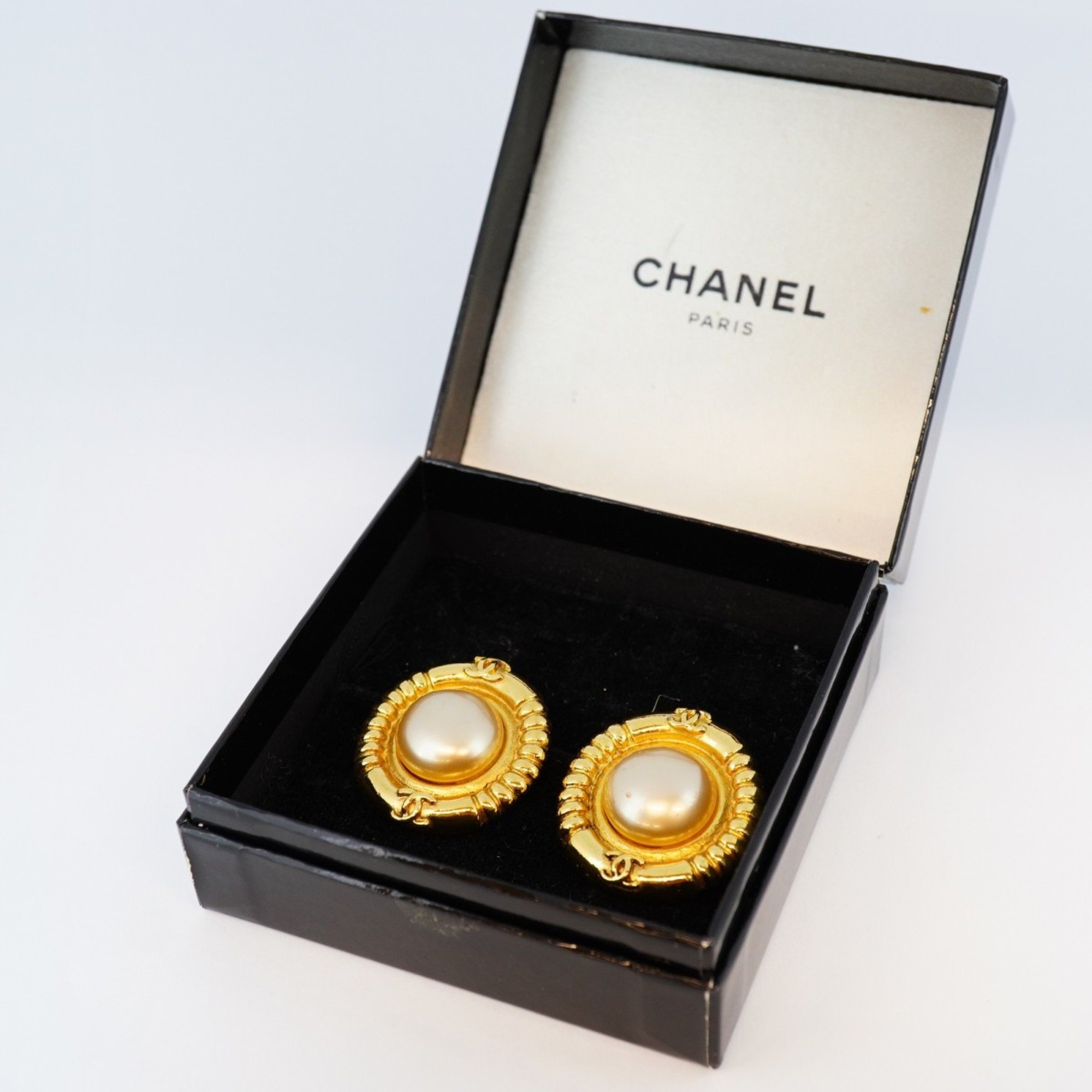 Chanel Earrings Coco Mark Circle Fake Pearl GP Plated Gold Ladies