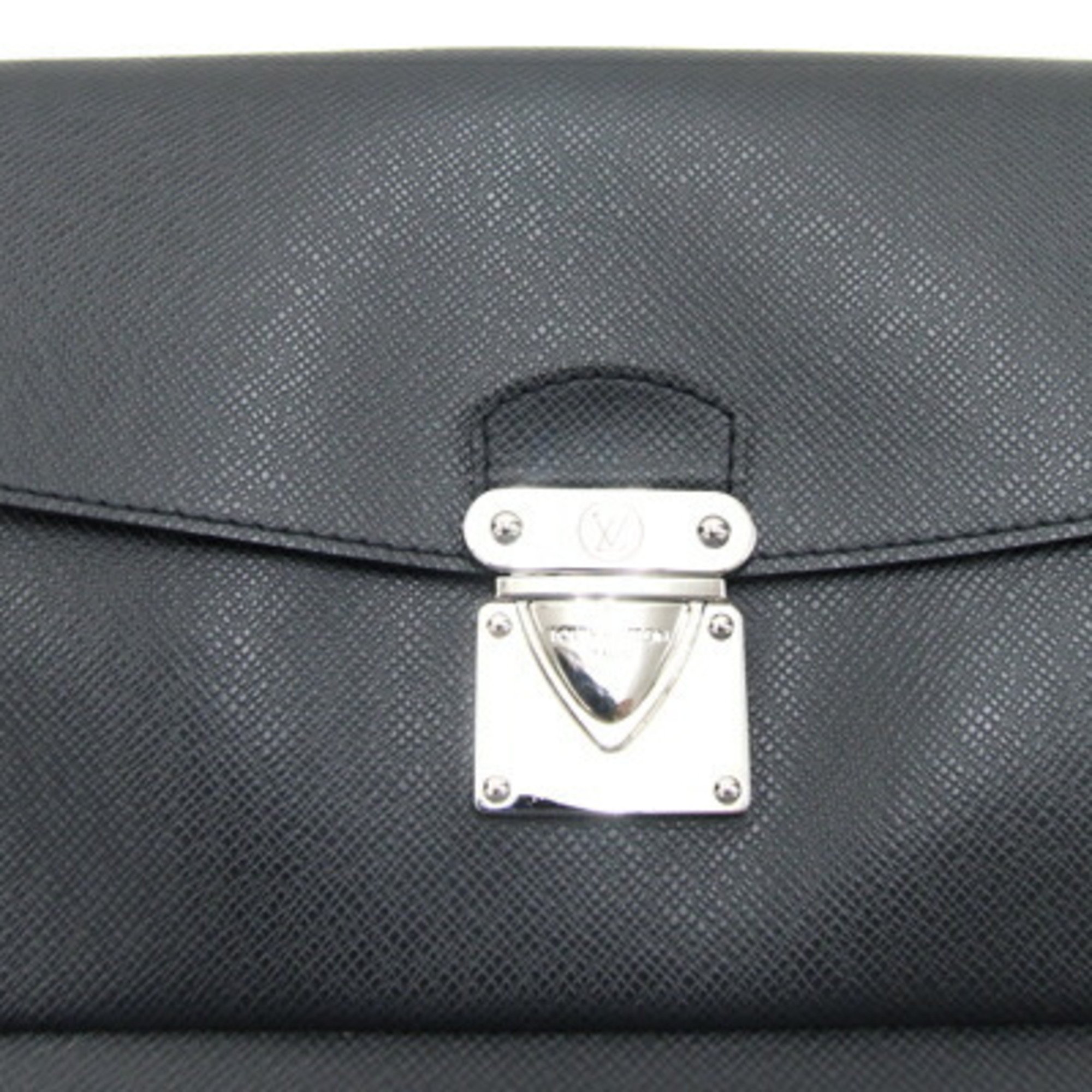 Louis Vuitton Second Bag Taiga Belaia M32592 Ardoise Clutch Black Men's LOUIS VUITTON