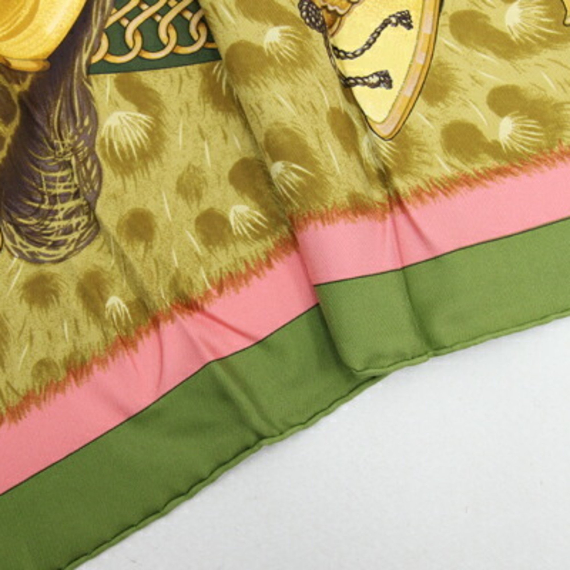 Hermes Scarf Carre 90 Faceless Helmet CASQUES et PLUMETS Green Gold Multicolor 100% Silk Stole Muffler Women's HERMES