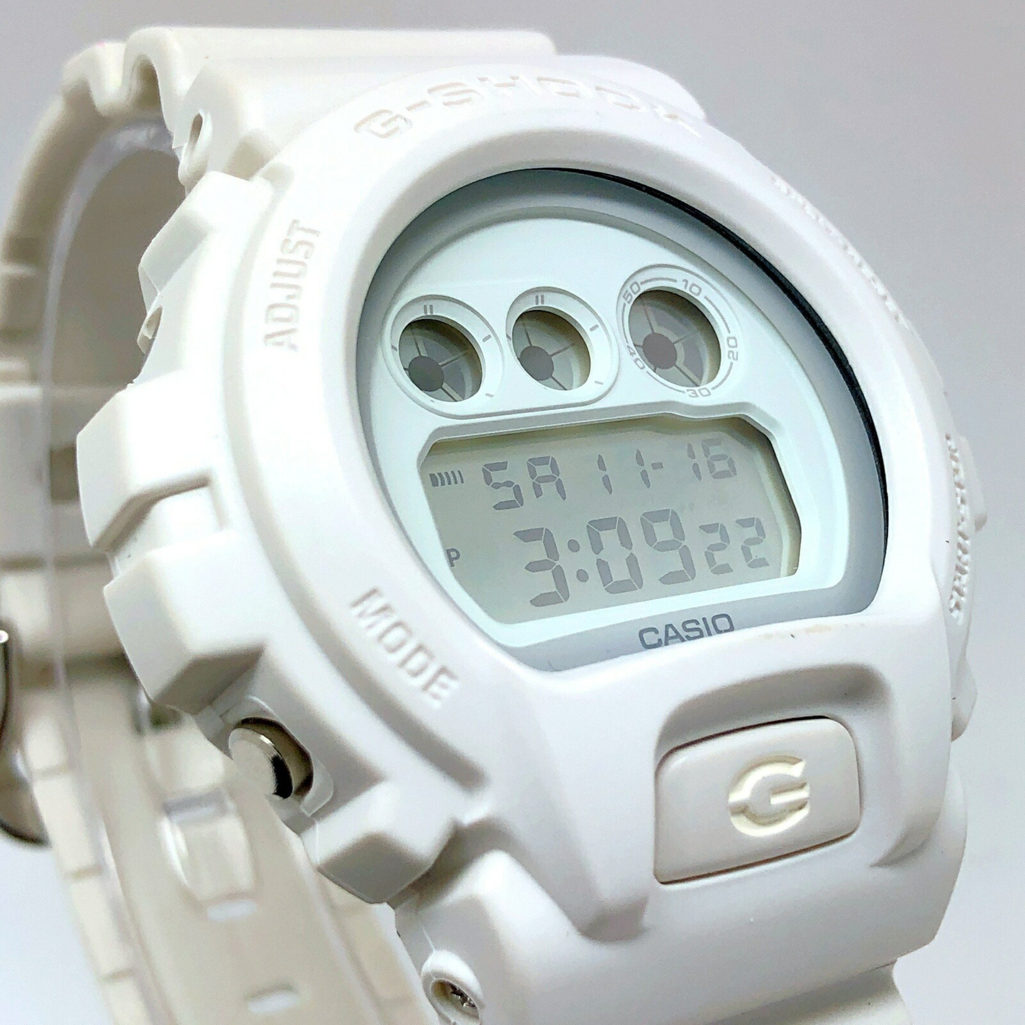 G-SHOCK CASIO Watch DW-6900-7BUFF BUFF MONSTER Buff Monster Not yet released World limited to 200 Collaboration model White Released in November 2016 Mikunigaoka store