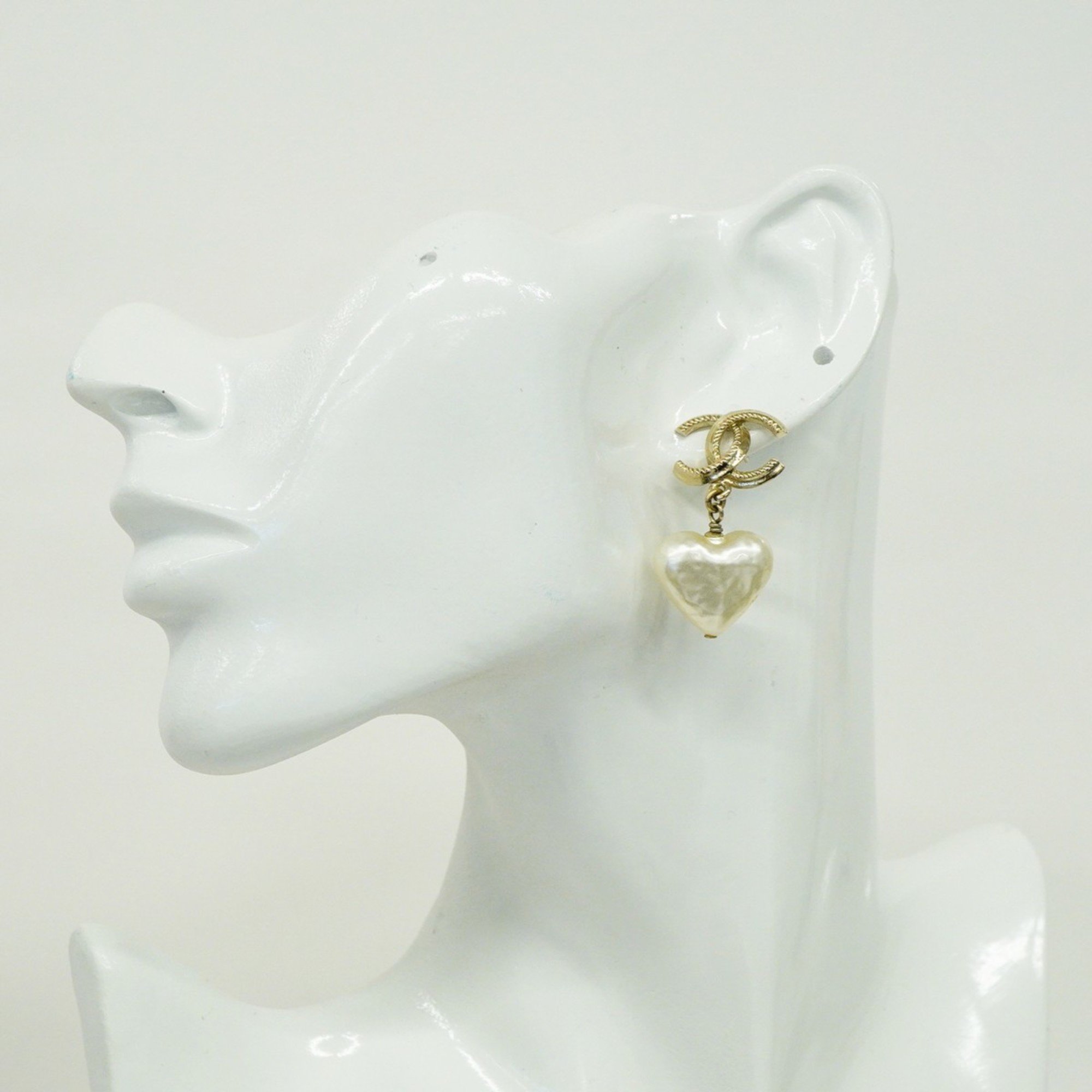 Chanel earrings with Coco mark, heart motif, fake pearl, GP plating, champagne gold, for women