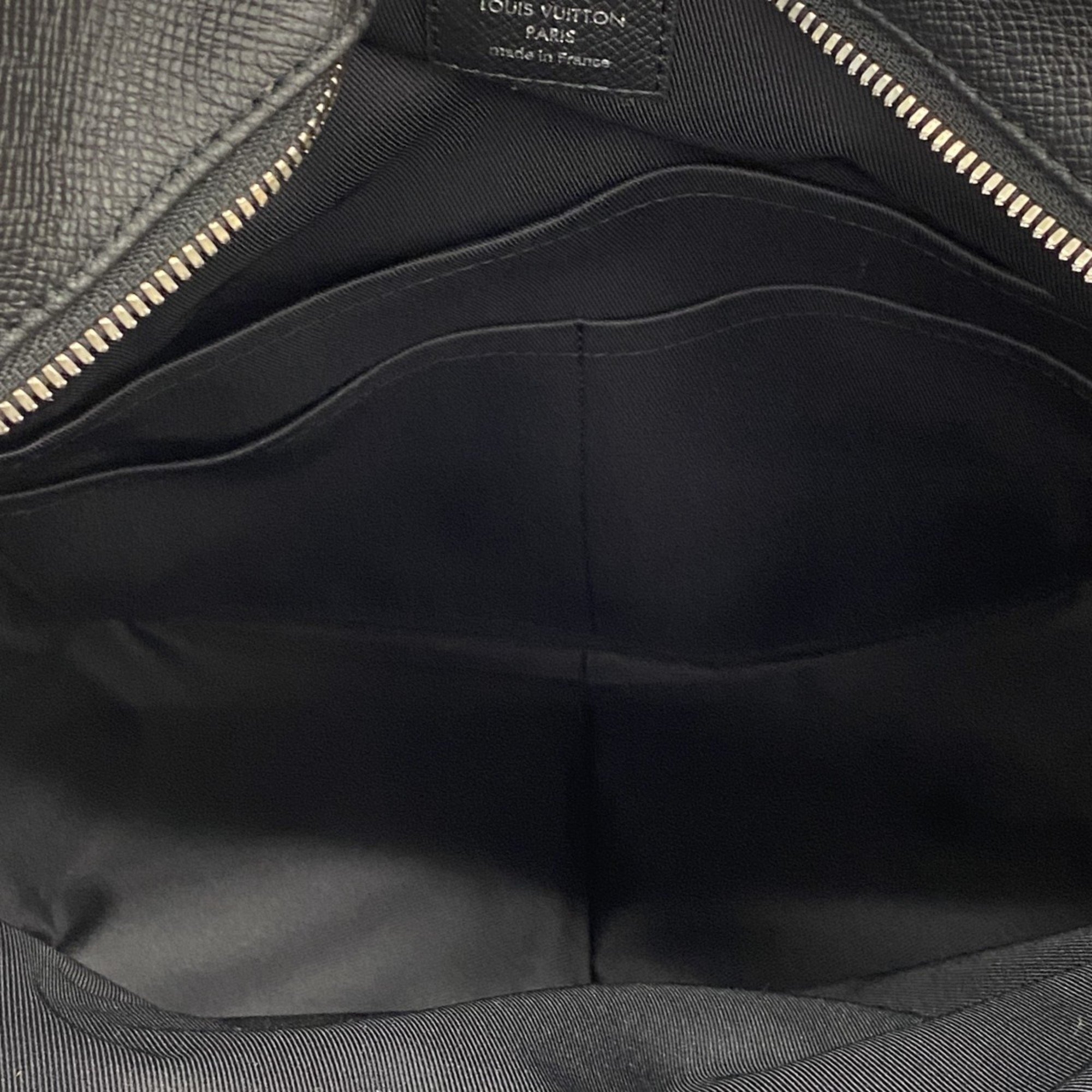 Louis Vuitton Backpack/Daypack Taiga Discovery Backpack M33450 Noir Men's