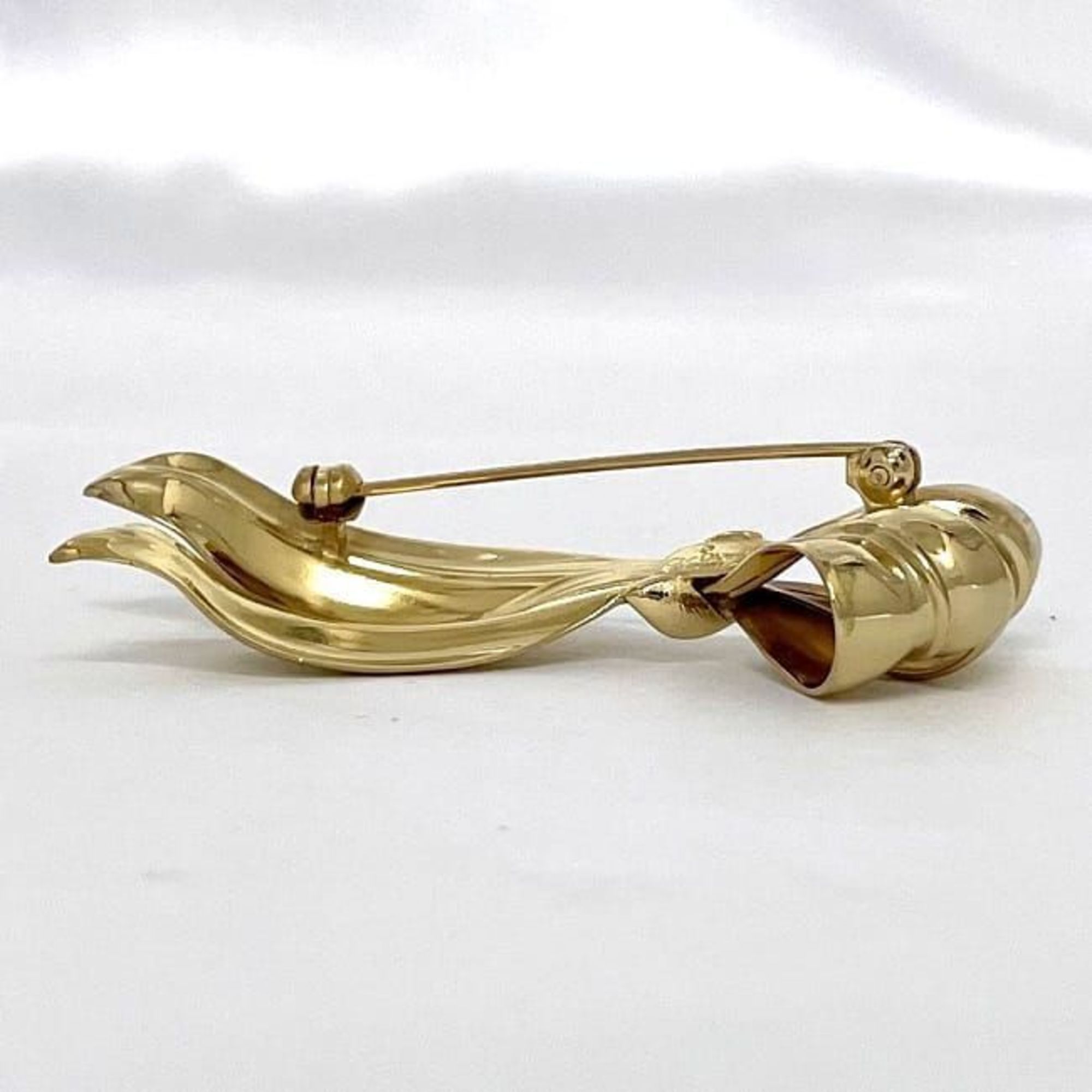 Christian Dior Brooch Gold ec-20020 Ribbon GP Pin Ladies Retro