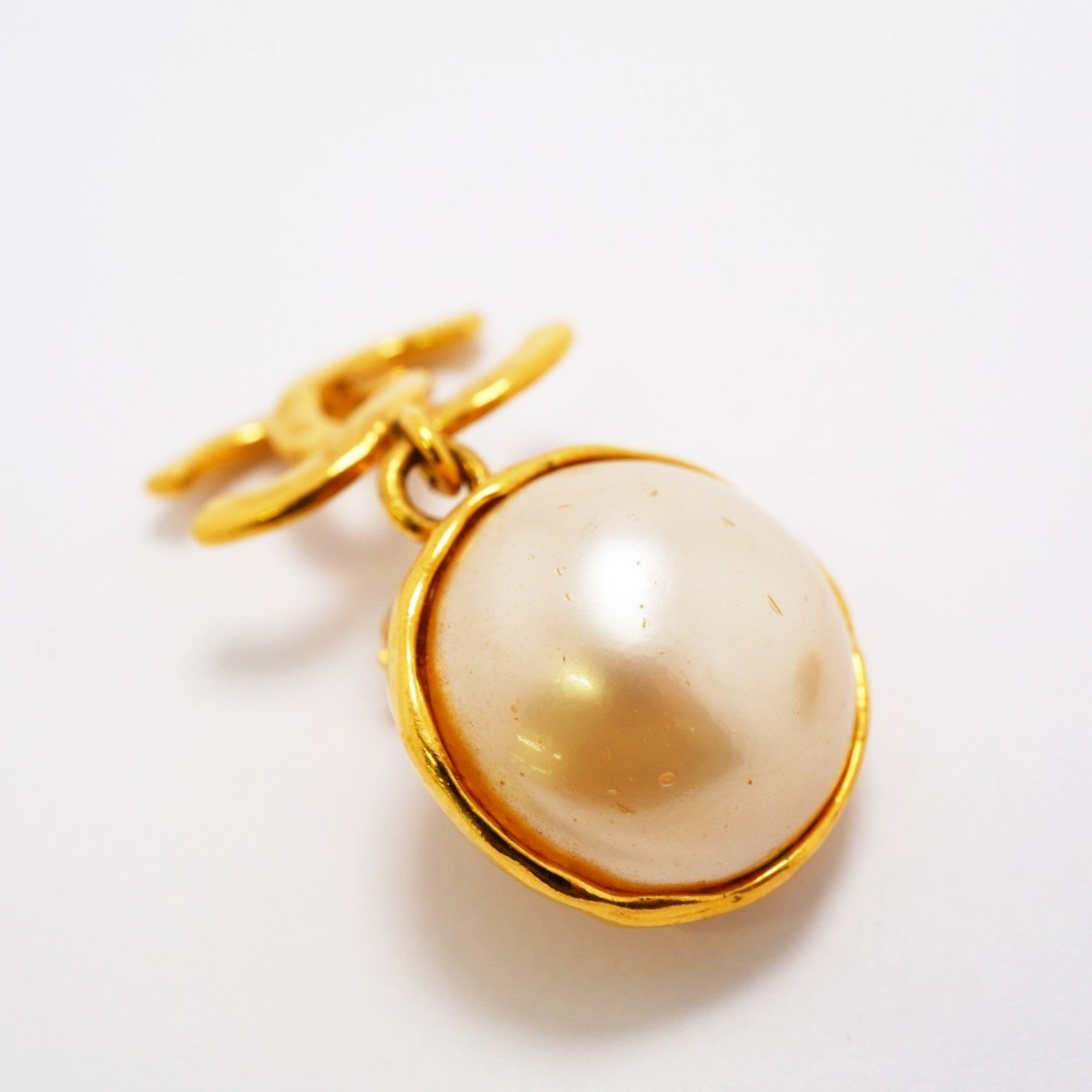 Chanel Earrings Coco Mark Circle Fake Pearl GP Plated Gold Ladies