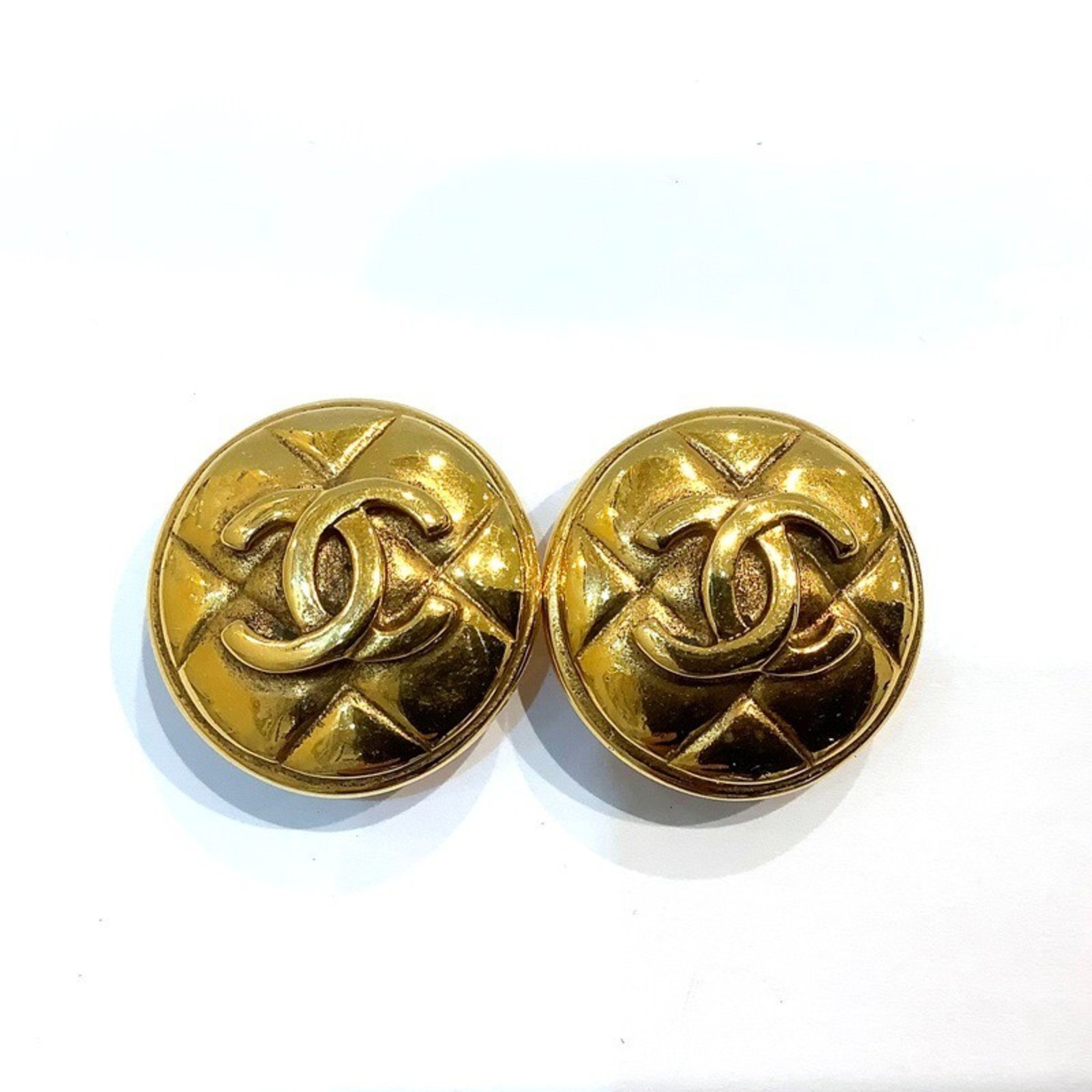 CHANEL Round CC Mark Matelasse GP Earrings Gold Plated KB-9187