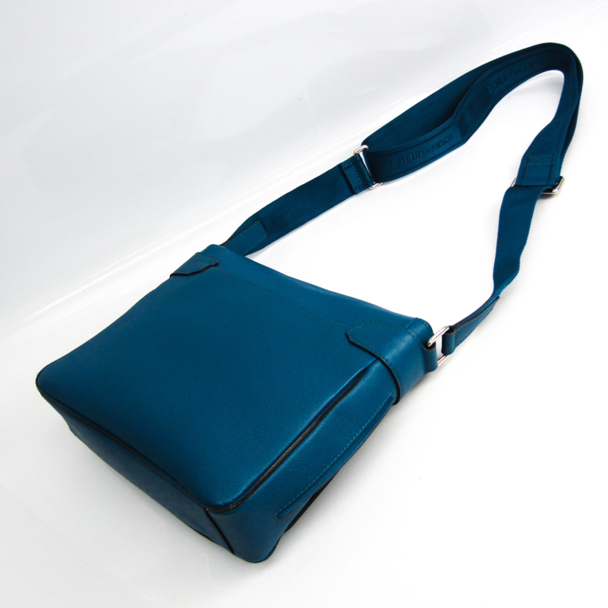 Louis Vuitton Taiga Romantic PM M32823 Men's Shoulder Bag Blue